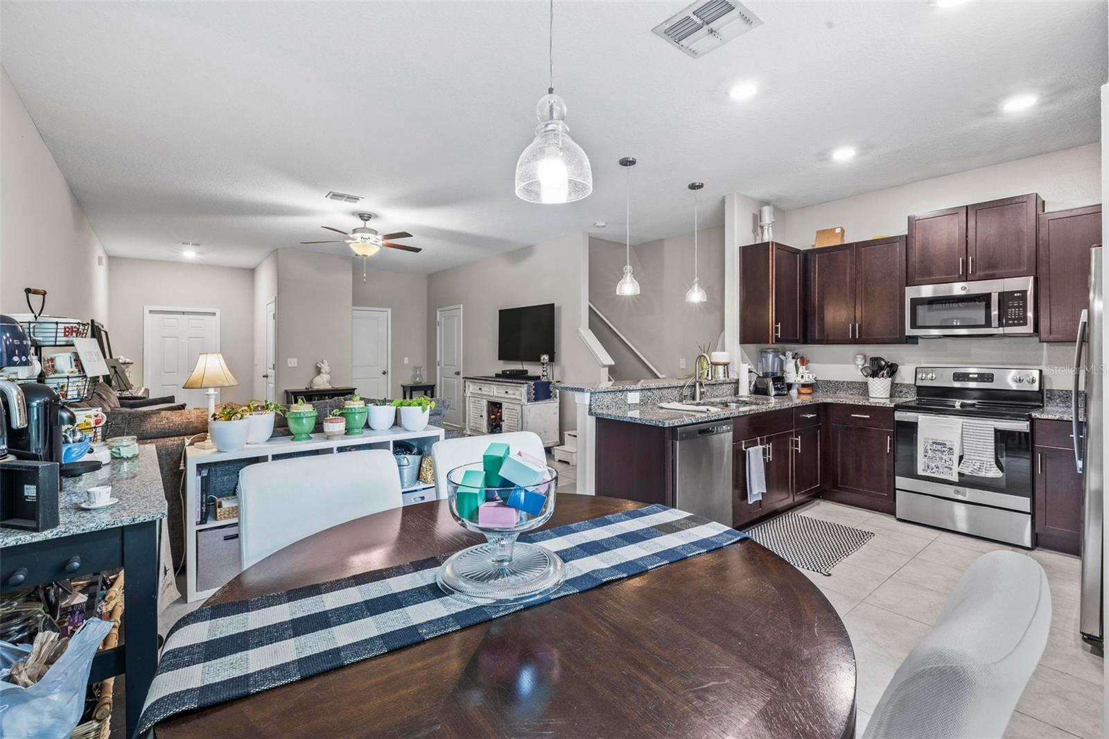 9636 PEMBROOKE PINES DR, SUN CITY CENTER, FL, 33573