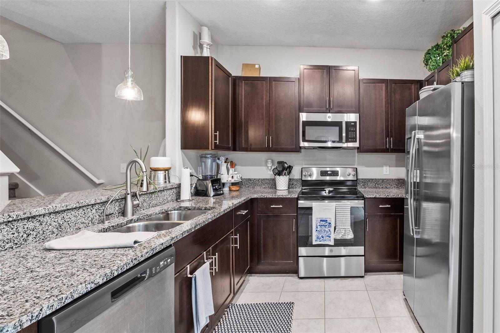 9636 PEMBROOKE PINES DR, SUN CITY CENTER, FL, 33573