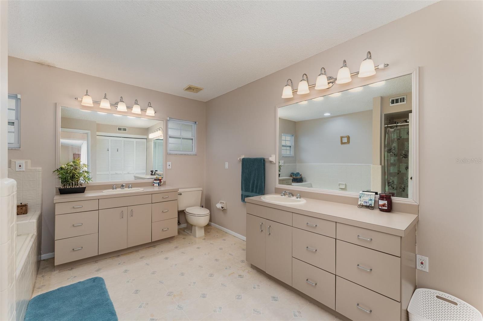 4104 AVENIDA MADERA, BRADENTON, FL, 34210