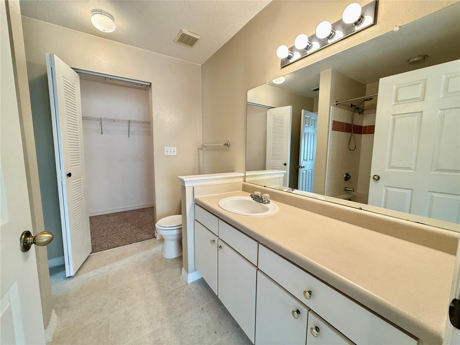 9580 LAKE CHASE ISLAND WAY #9580, TAMPA, FL, 33626