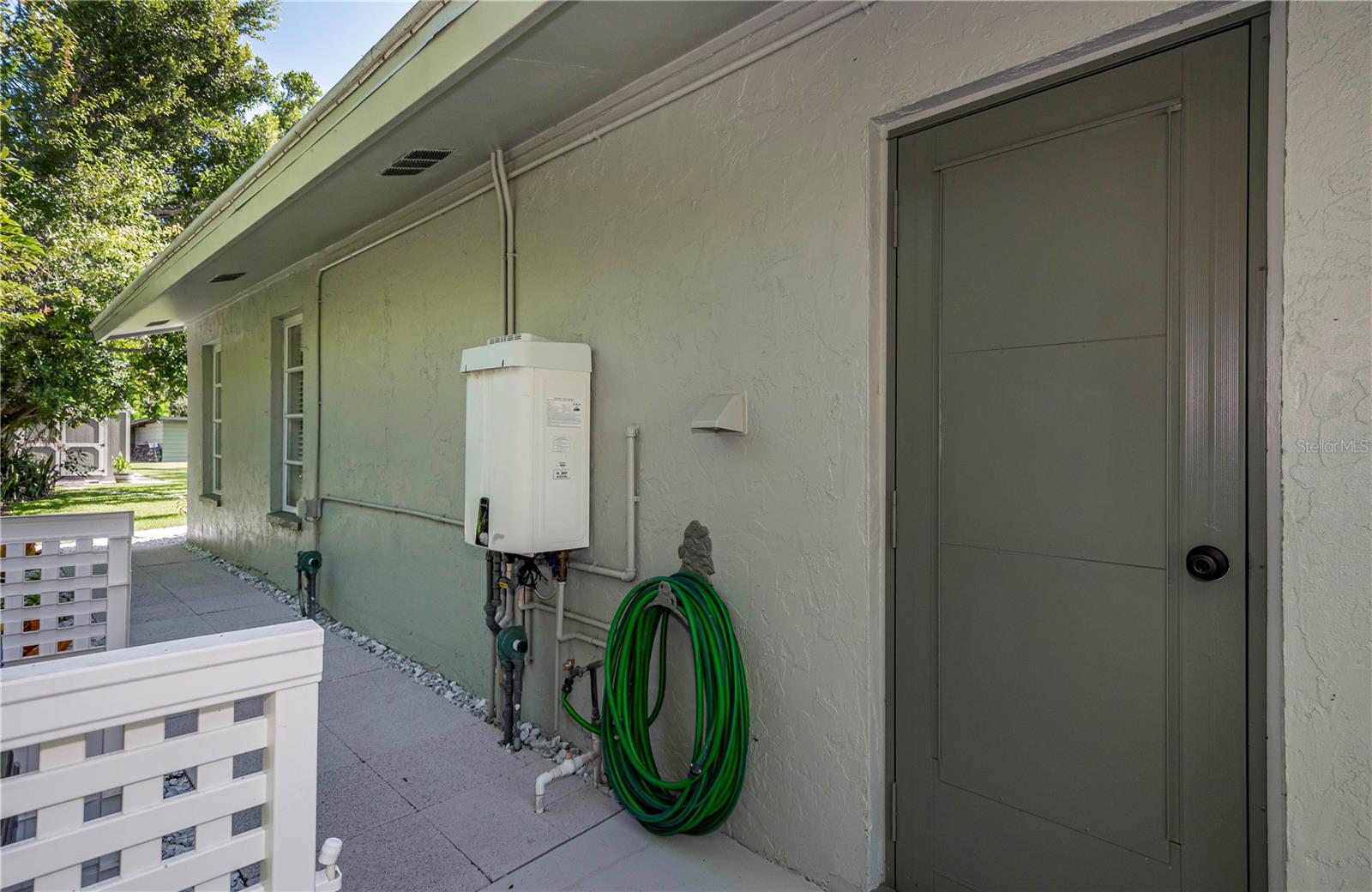 62 W NORTH SHORE AVE, NORTH FORT MYERS, FL, 33903