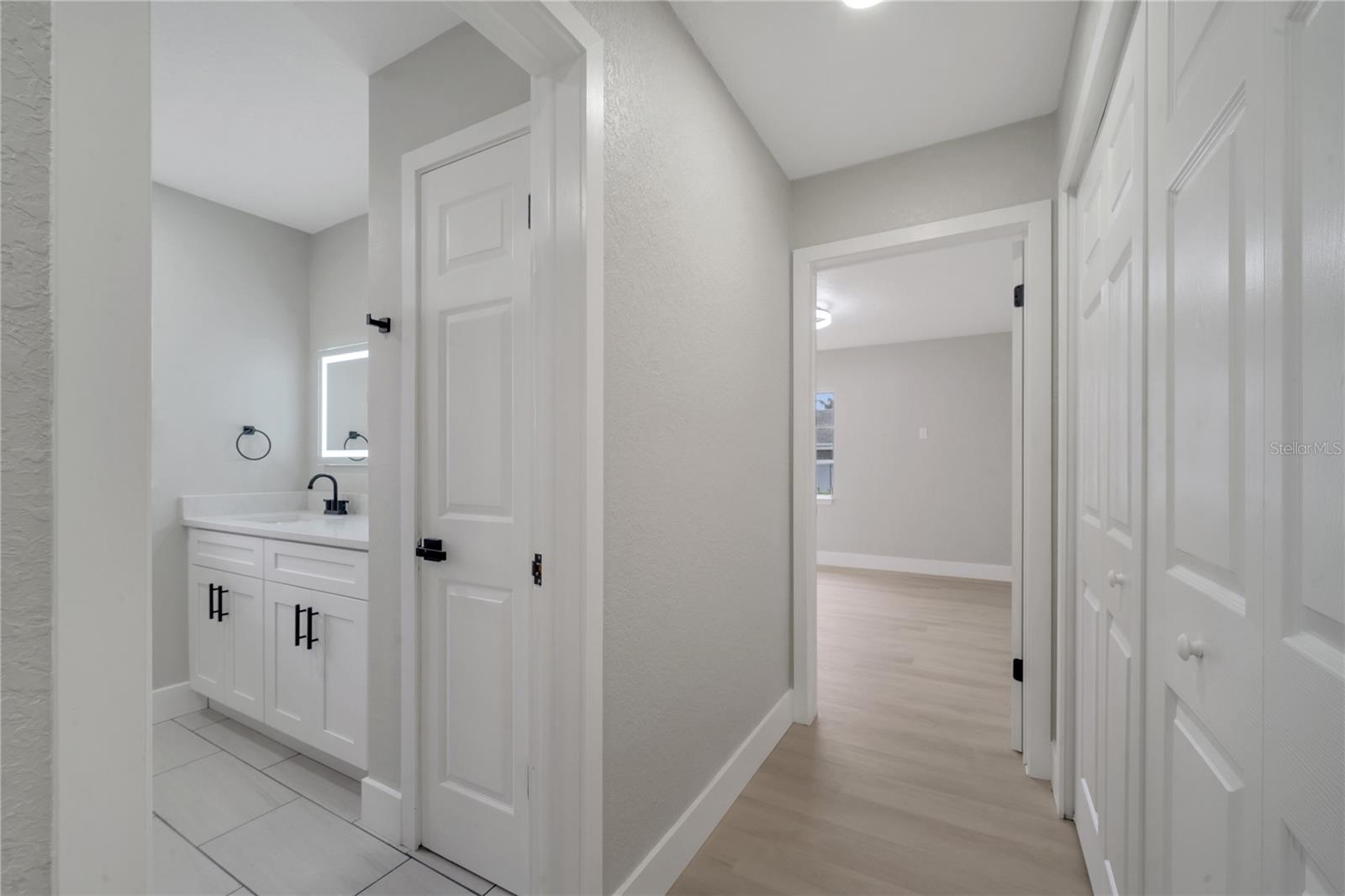 110 E PALMETTO AVE, HOWEY IN THE HILLS, FL, 34737