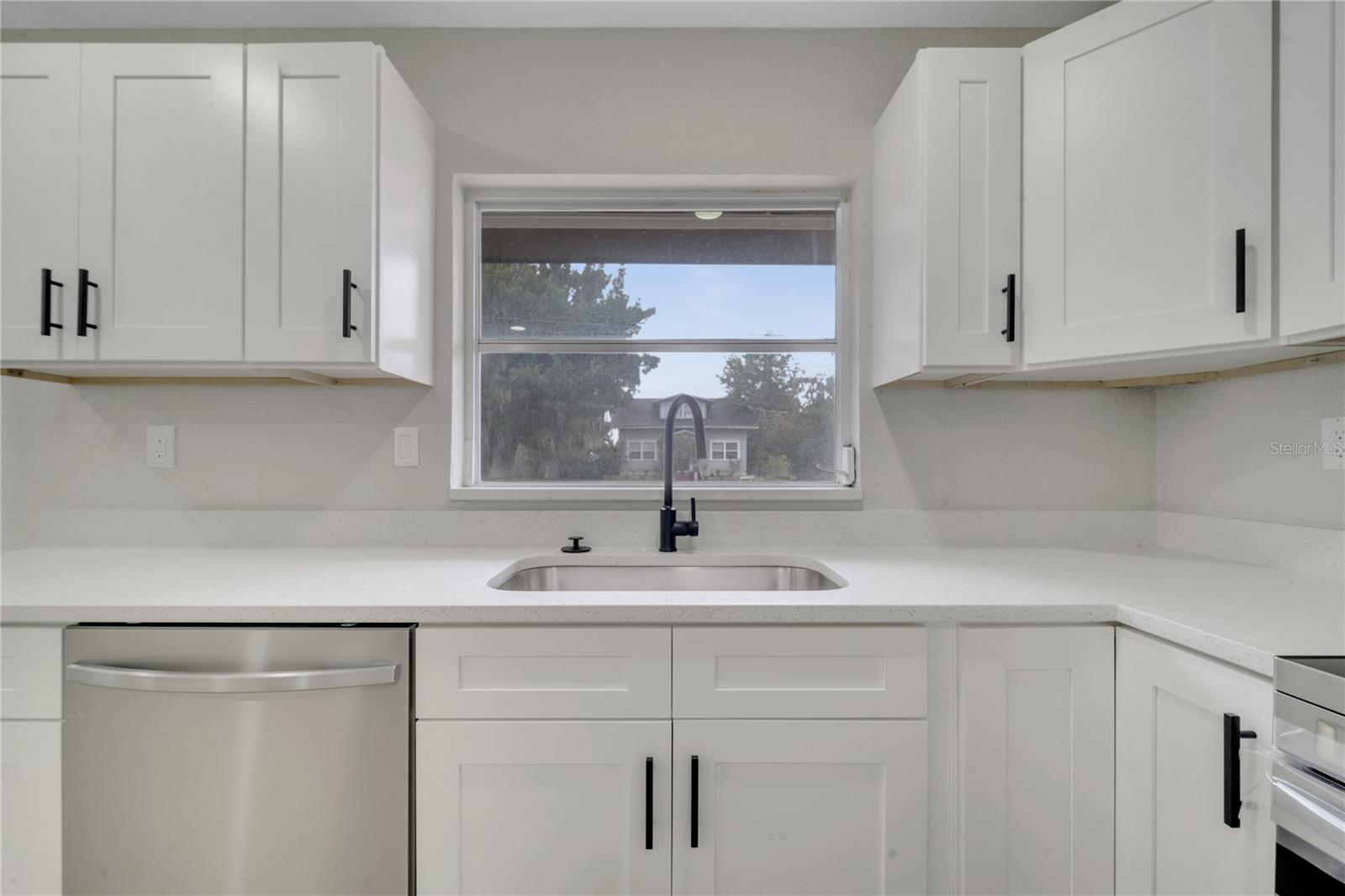 110 E PALMETTO AVE, HOWEY IN THE HILLS, FL, 34737