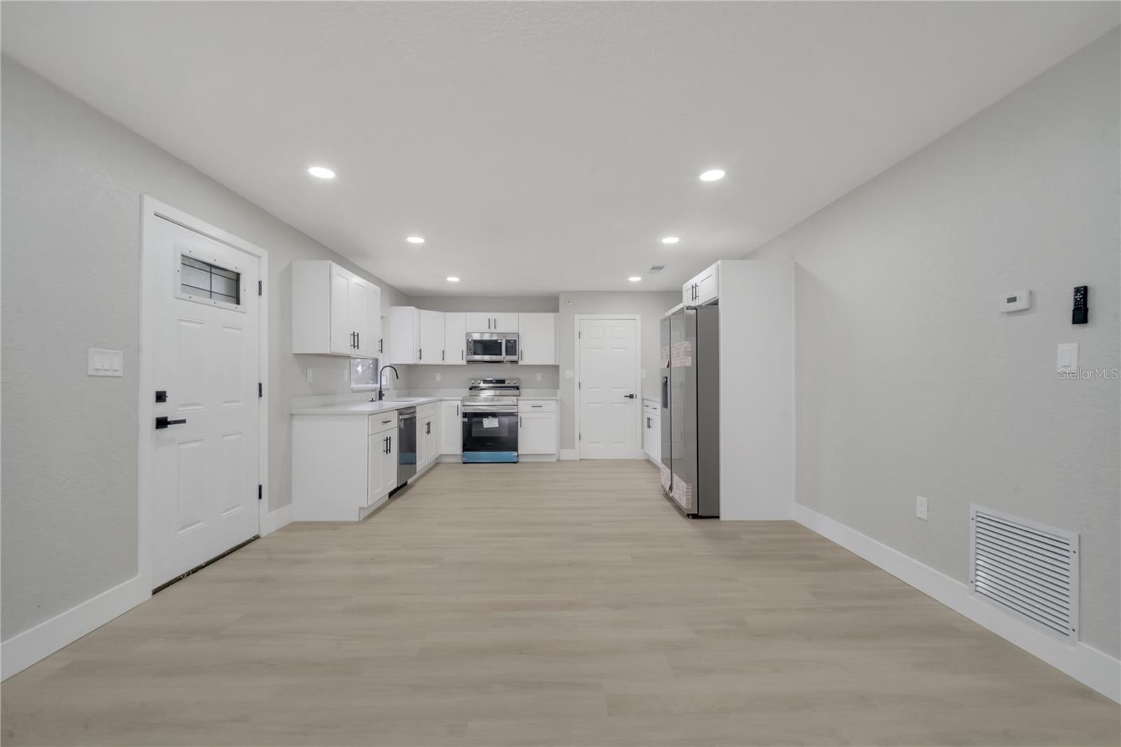 110 E PALMETTO AVE, HOWEY IN THE HILLS, FL, 34737