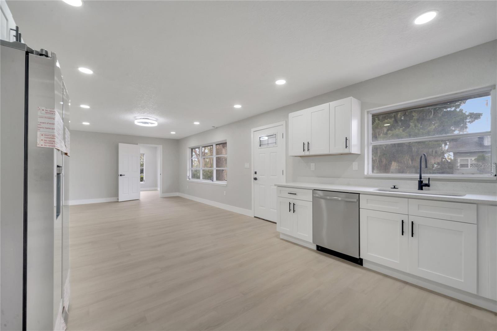 110 E PALMETTO AVE, HOWEY IN THE HILLS, FL, 34737