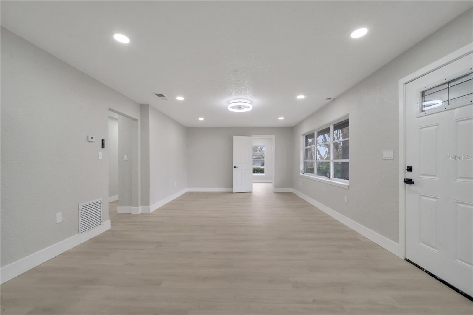 110 E PALMETTO AVE, HOWEY IN THE HILLS, FL, 34737