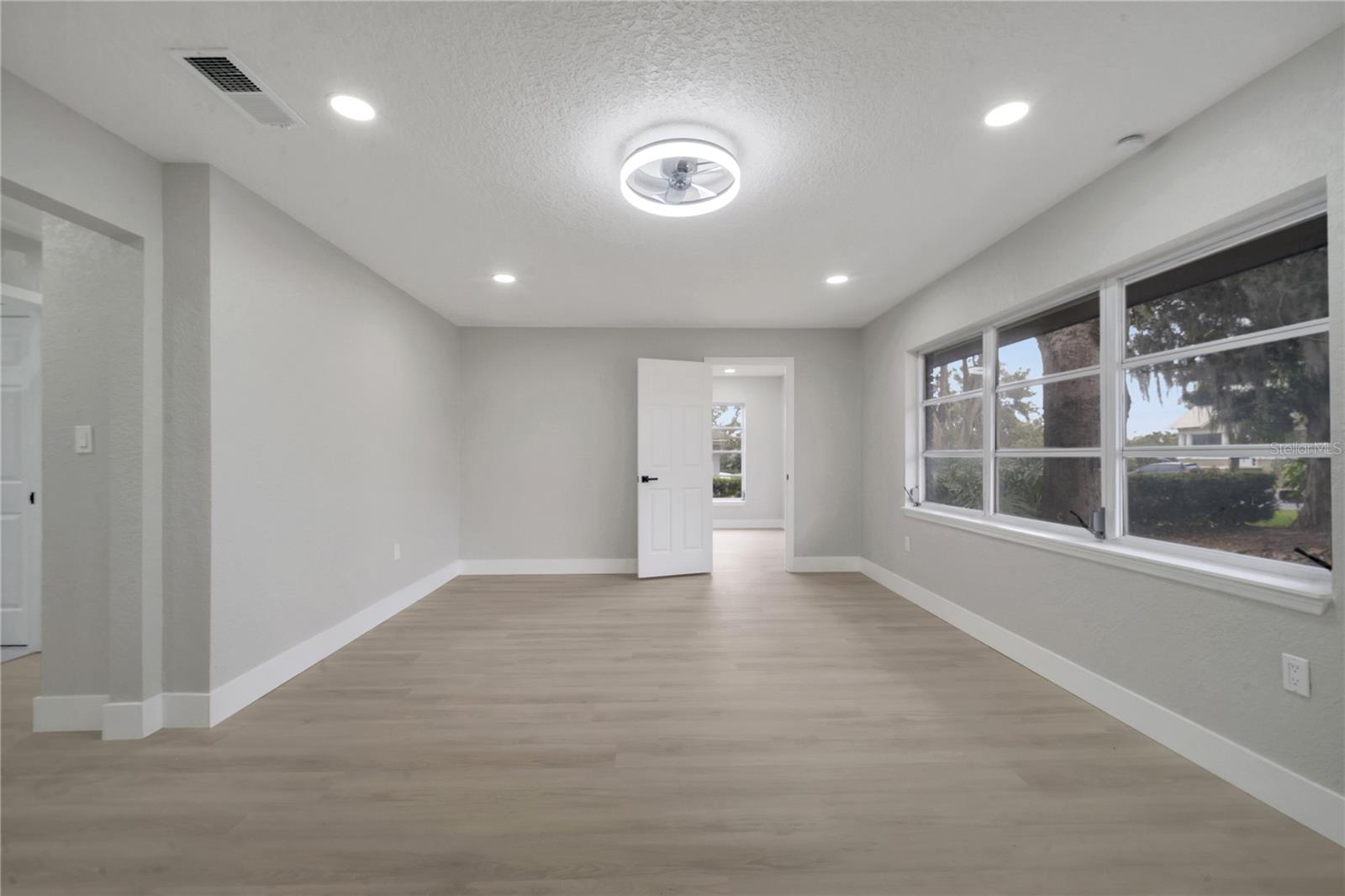 110 E PALMETTO AVE, HOWEY IN THE HILLS, FL, 34737