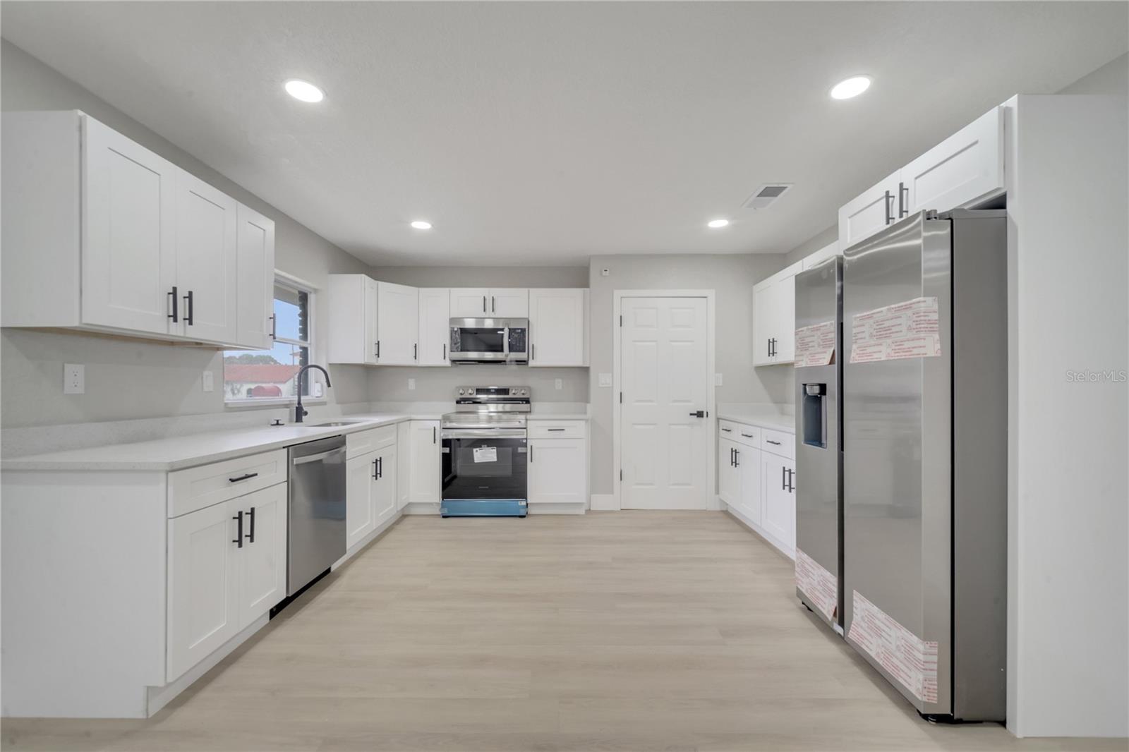 110 E PALMETTO AVE, HOWEY IN THE HILLS, FL, 34737
