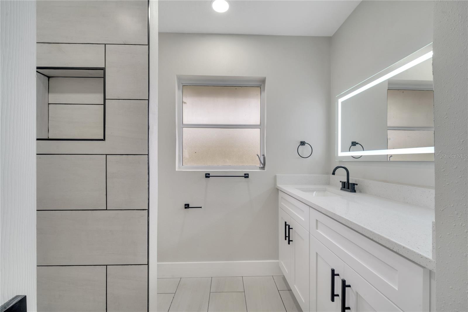 110 E PALMETTO AVE, HOWEY IN THE HILLS, FL, 34737