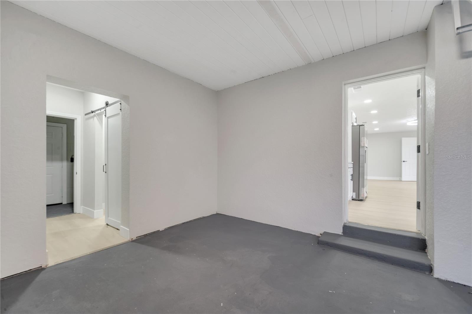 110 E PALMETTO AVE, HOWEY IN THE HILLS, FL, 34737