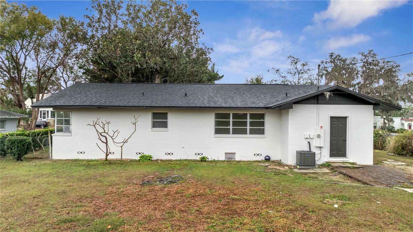 110 E PALMETTO AVE, HOWEY IN THE HILLS, FL, 34737