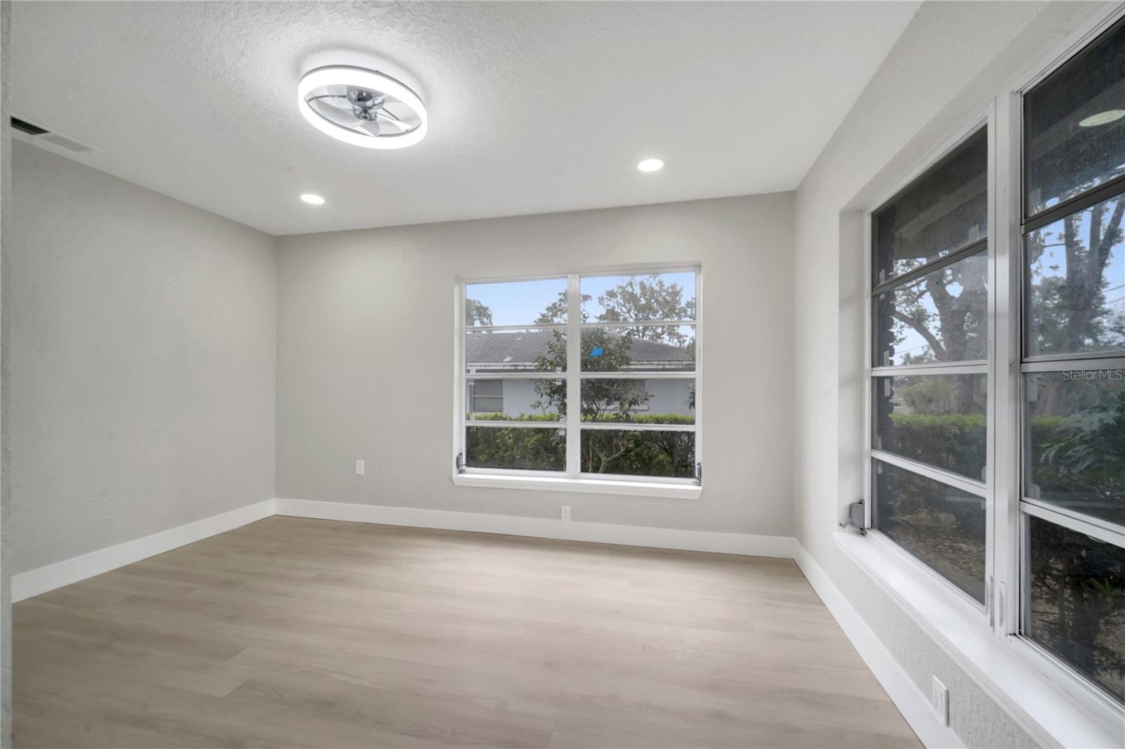 110 E PALMETTO AVE, HOWEY IN THE HILLS, FL, 34737