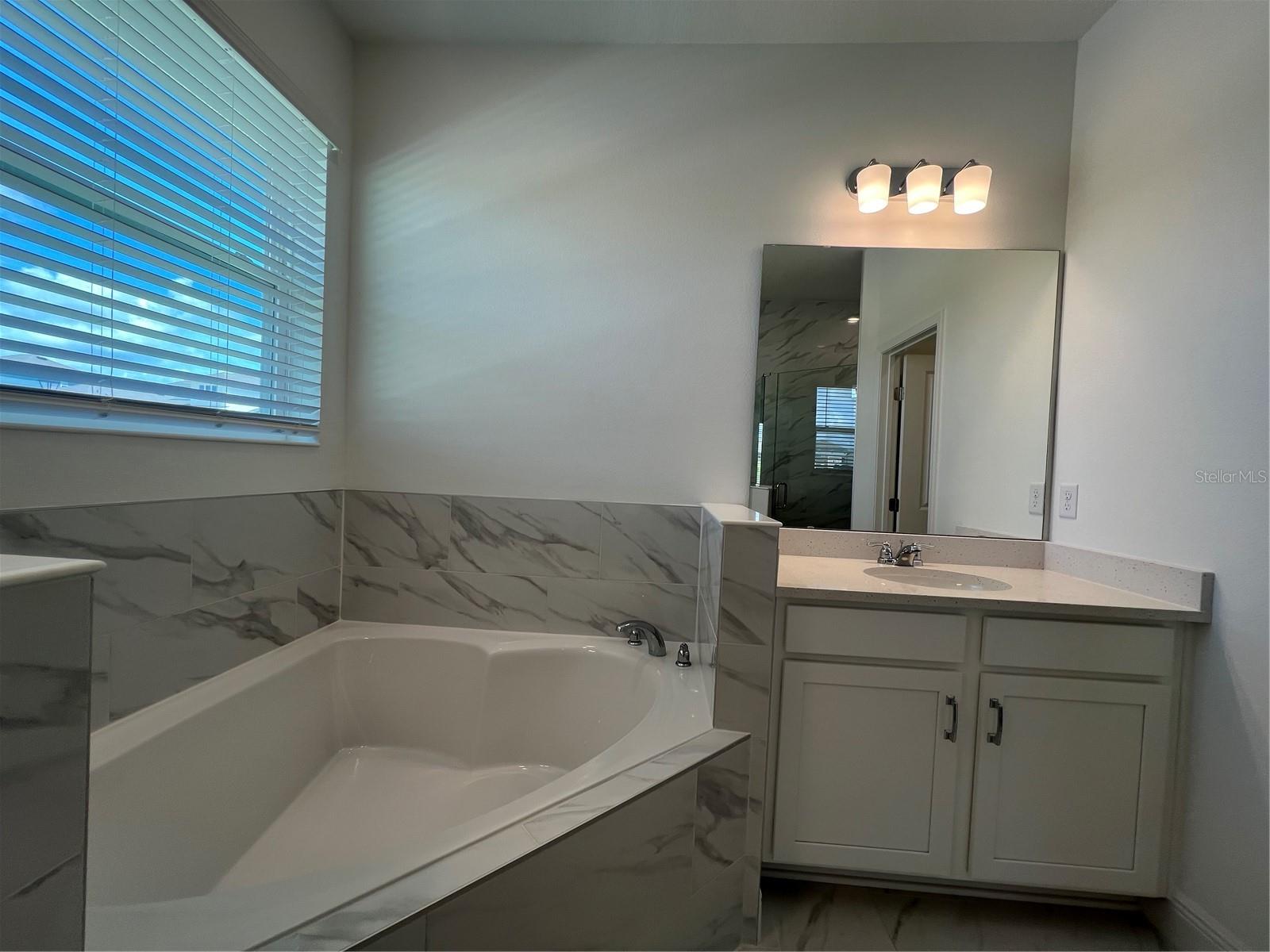 2137 SUNSHINE PEAK DR, MINNEOLA, FL, 34715