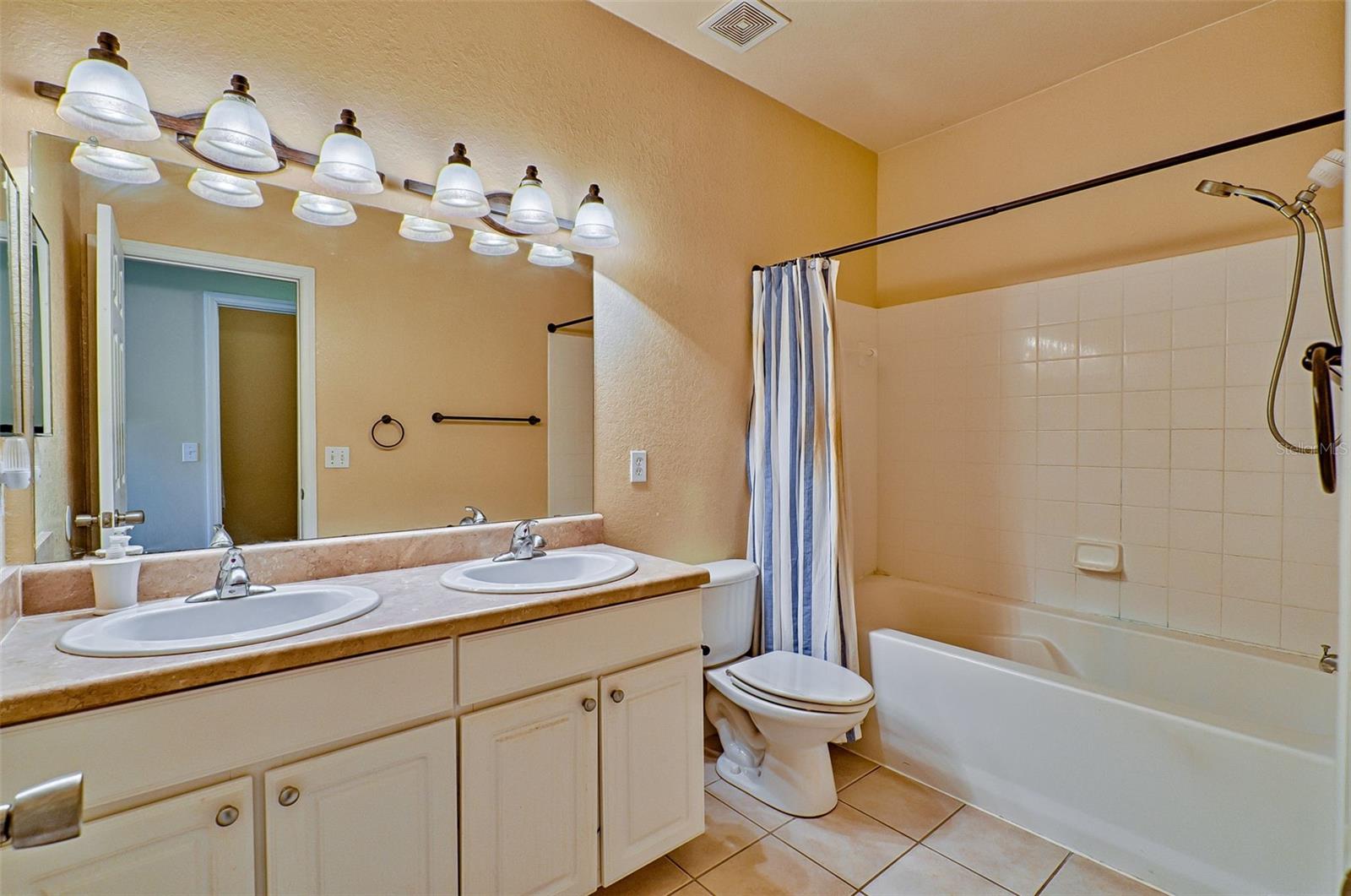 4856 NW 44TH AVE #107, GAINESVILLE, FL, 32606