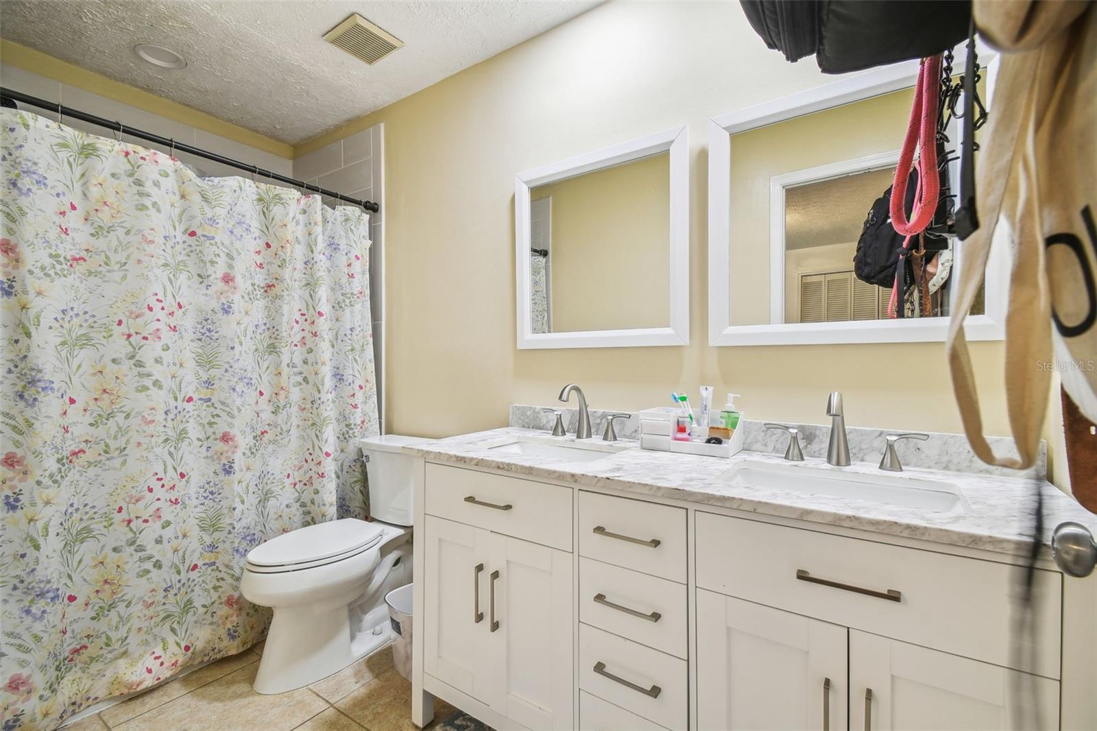 25555 OAKS BLVD, LAND O LAKES, FL, 34639