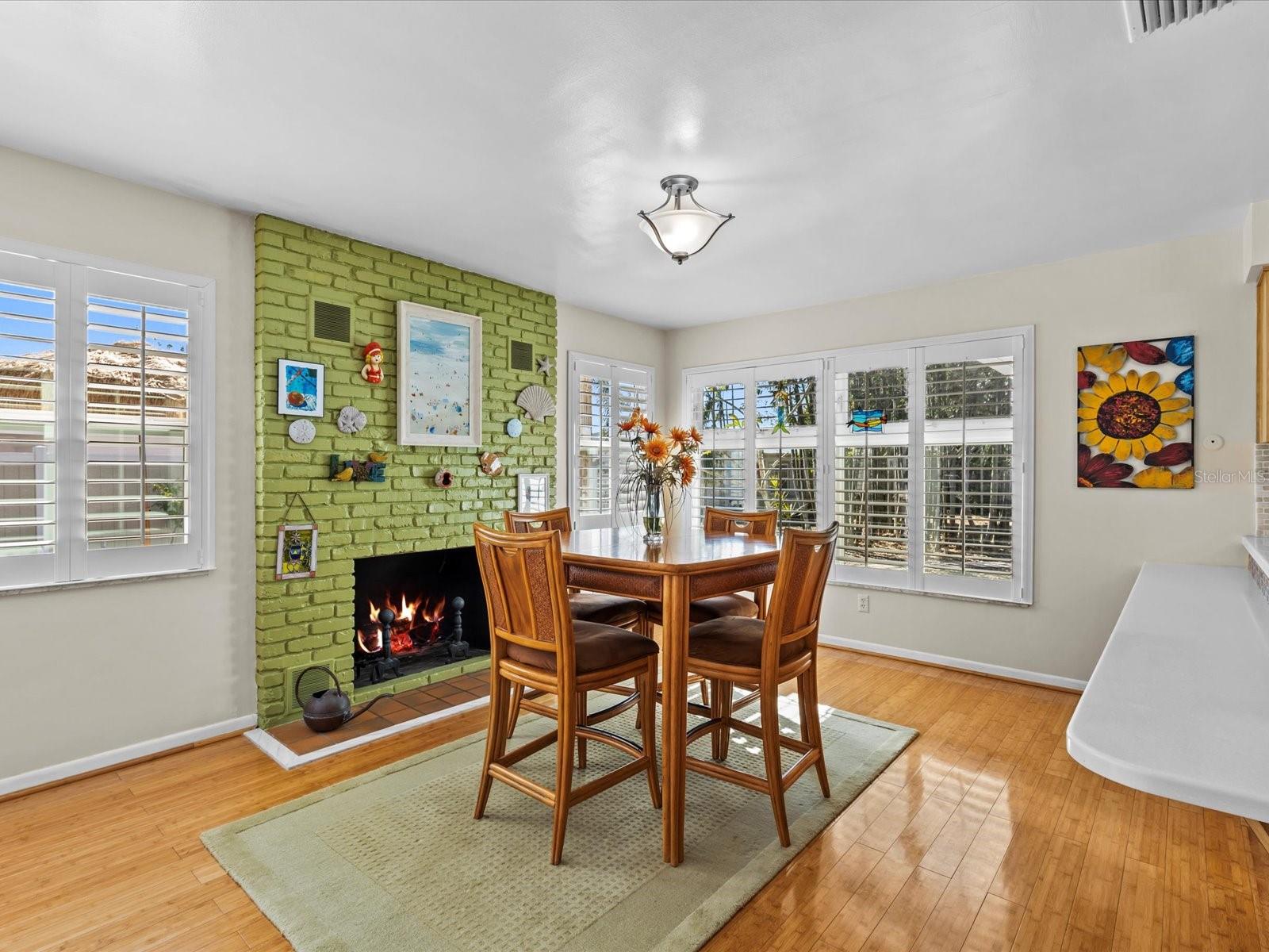 240 TIMBERLANE DR, PALM HARBOR, FL, 34683