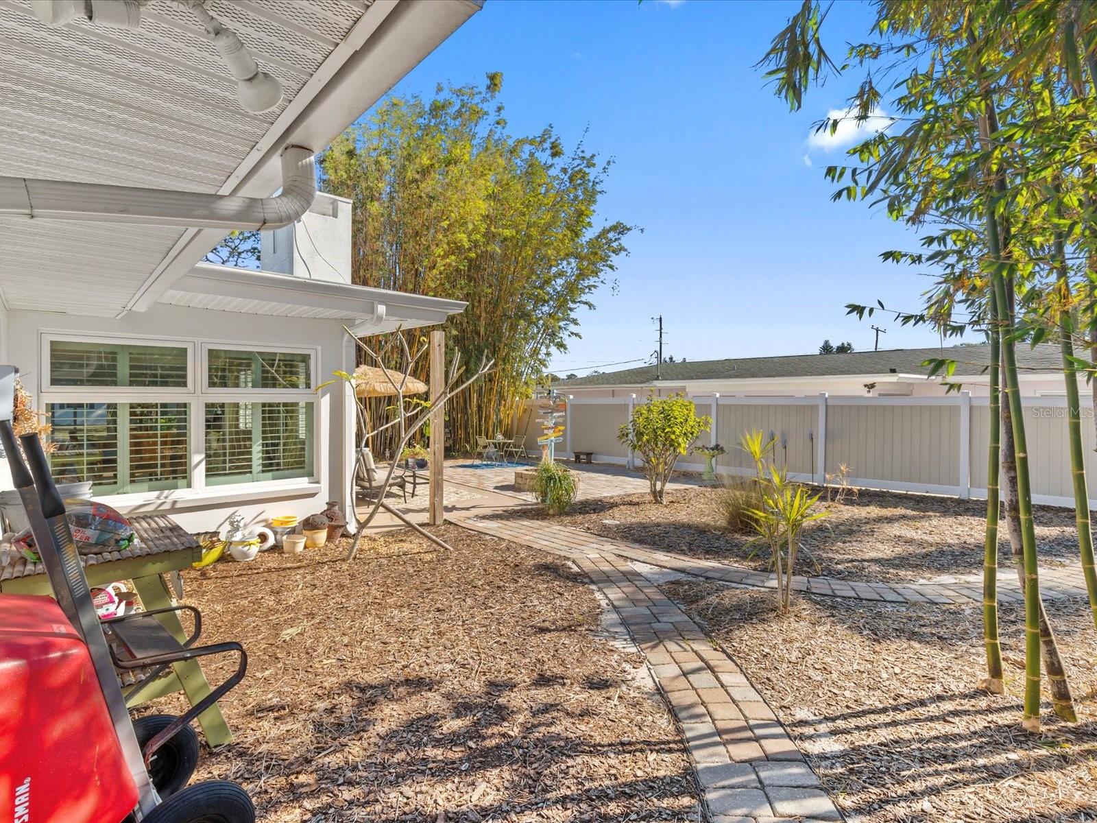 240 TIMBERLANE DR, PALM HARBOR, FL, 34683