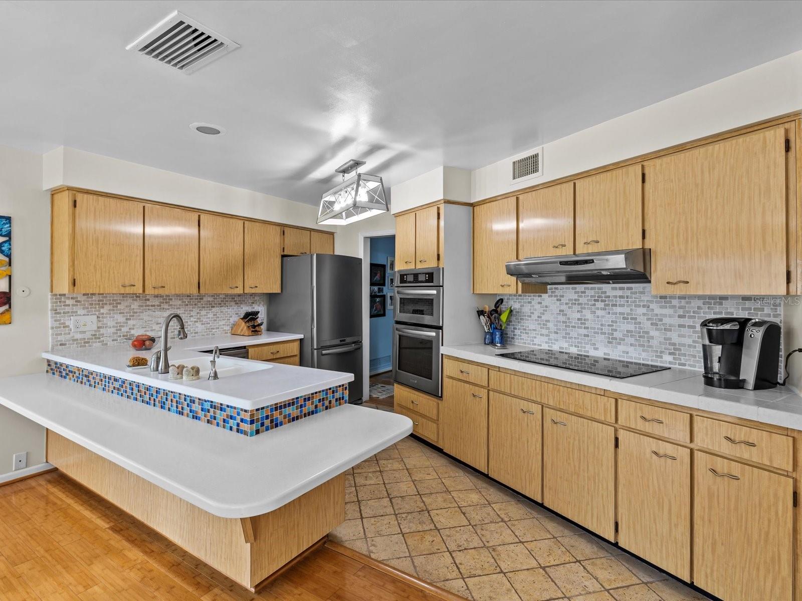 240 TIMBERLANE DR, PALM HARBOR, FL, 34683