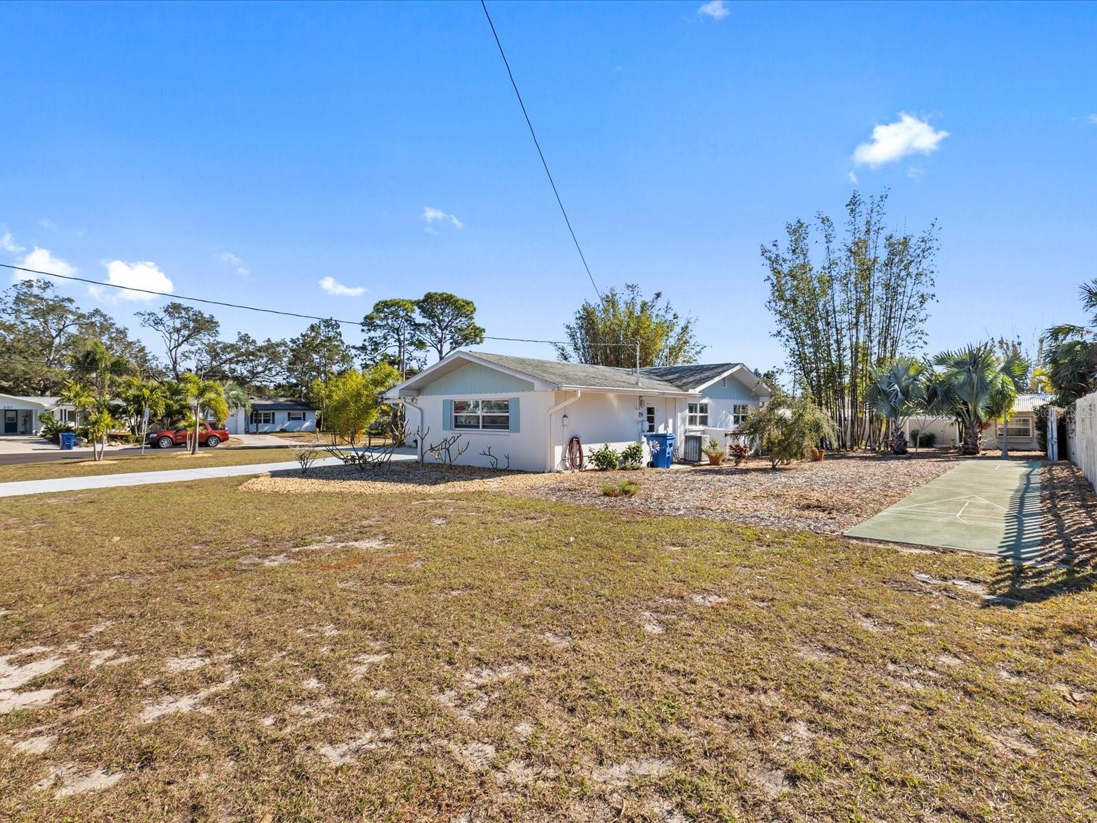 240 TIMBERLANE DR, PALM HARBOR, FL, 34683