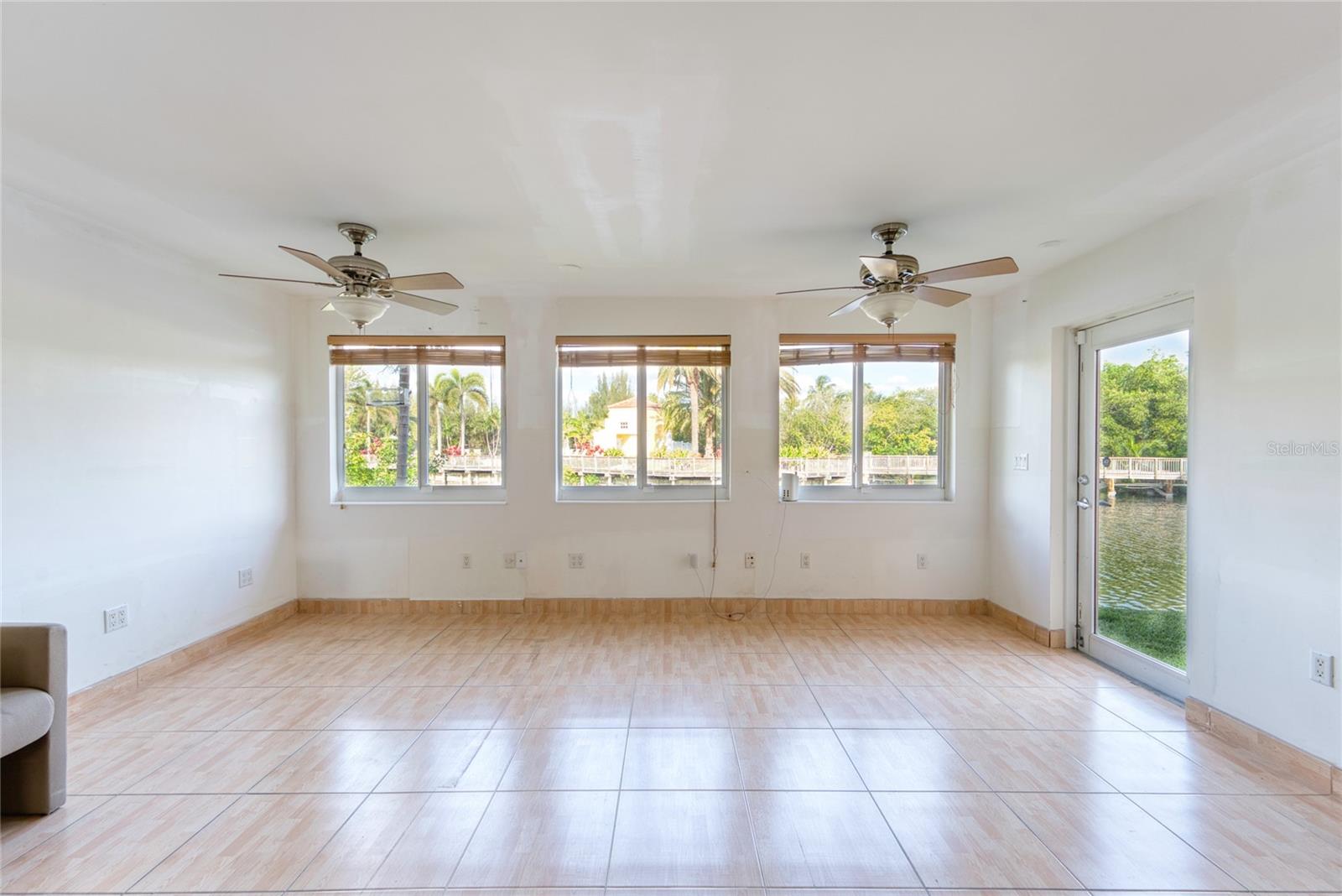 1085 SE 6TH AVE, DANIA, FL, 33004