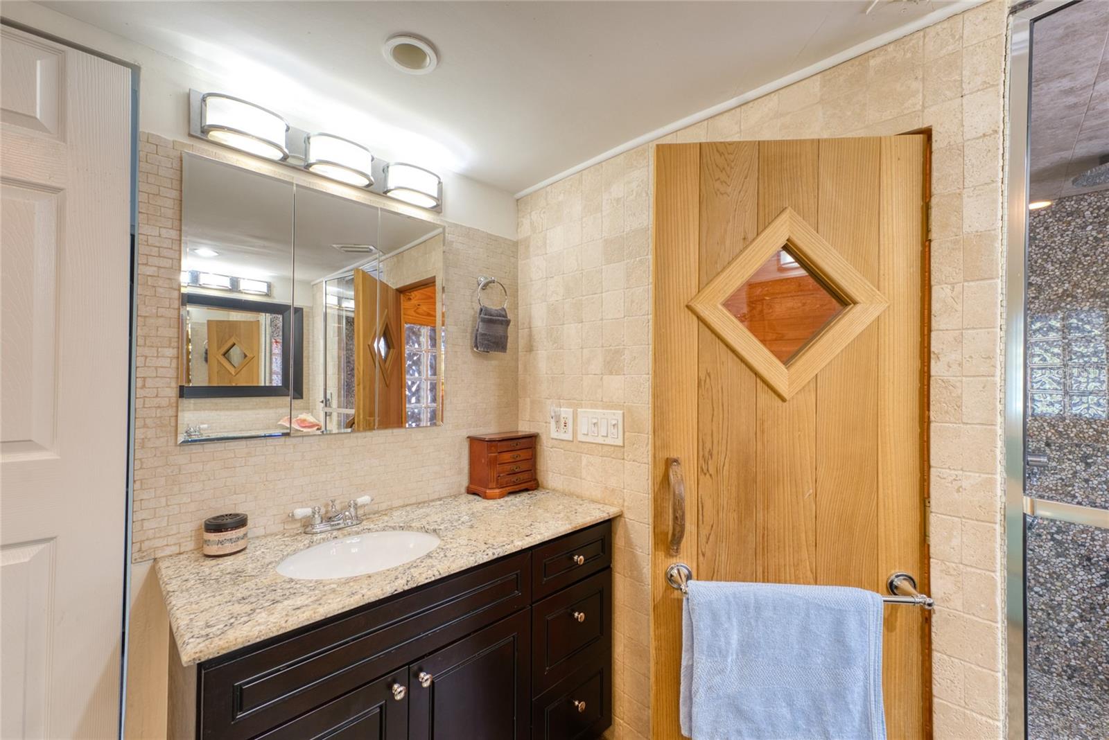 1085 SE 6TH AVE, DANIA, FL, 33004