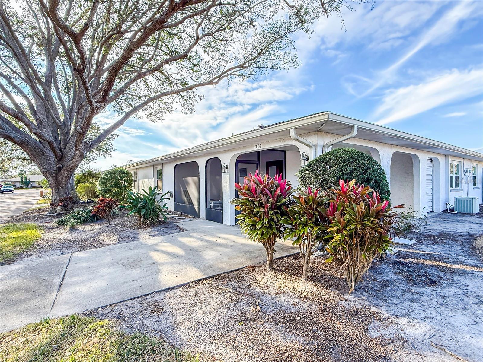 1009 HAREFIELD CIR #47, SUN CITY CENTER, FL, 33573