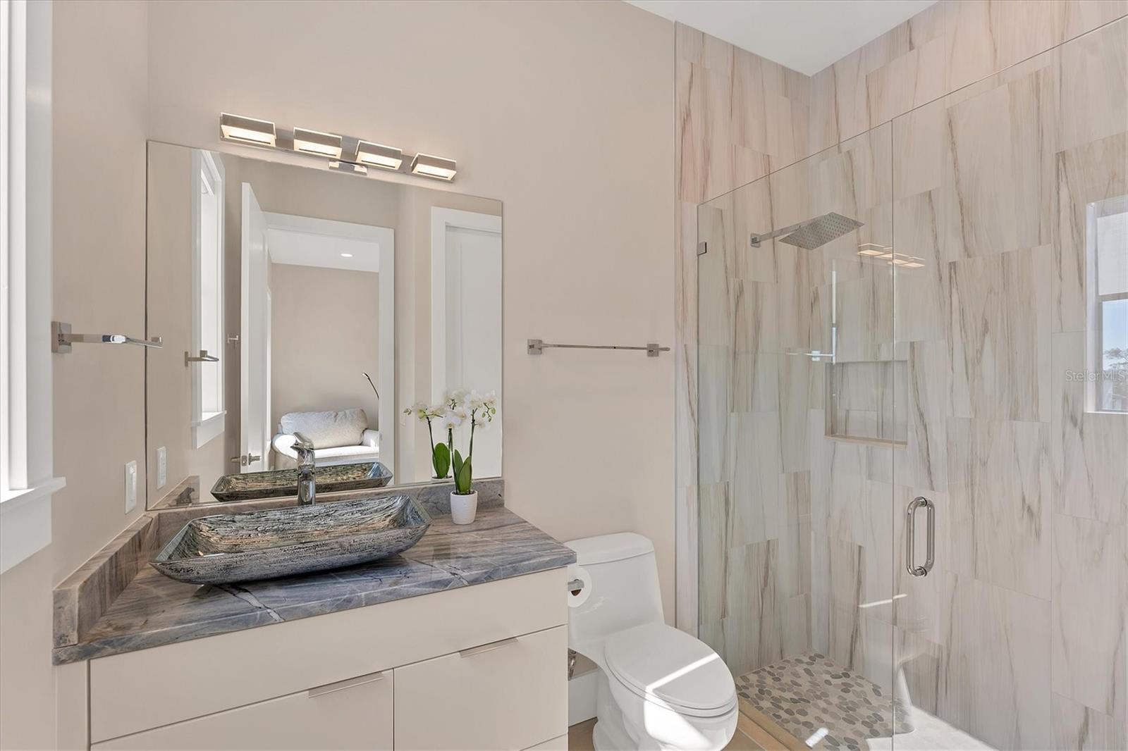 569 ROUNTREE DR, LONGBOAT KEY, FL, 34228