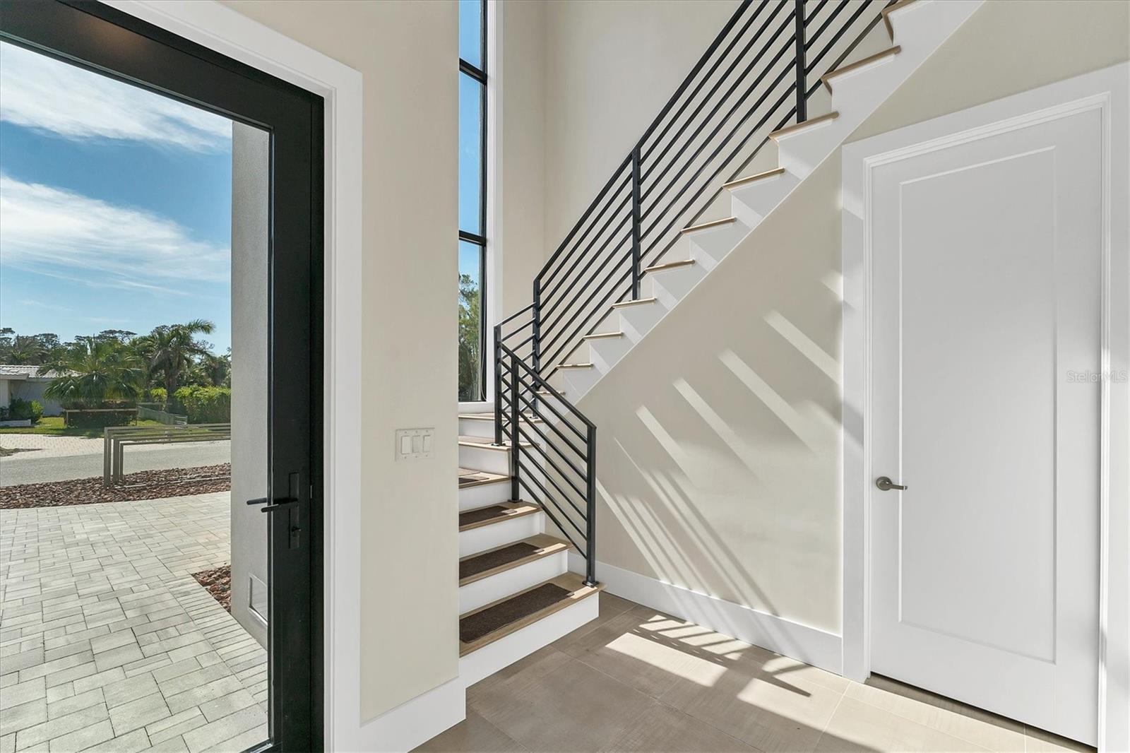 569 ROUNTREE DR, LONGBOAT KEY, FL, 34228