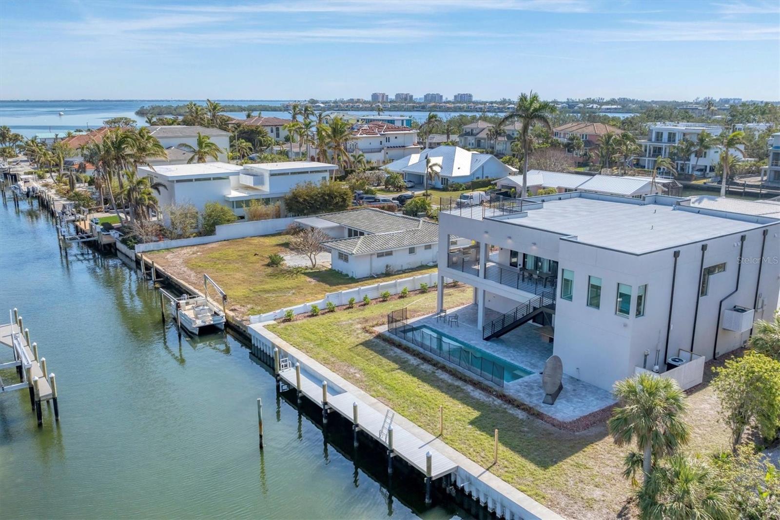 569 ROUNTREE DR, LONGBOAT KEY, FL, 34228