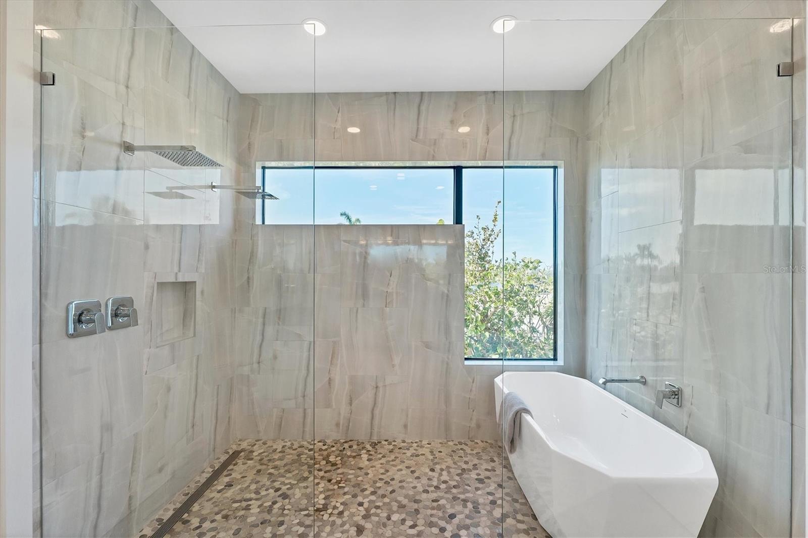 569 ROUNTREE DR, LONGBOAT KEY, FL, 34228