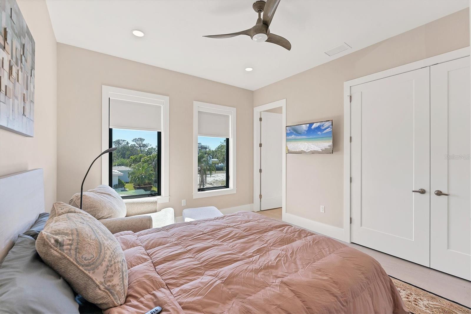 569 ROUNTREE DR, LONGBOAT KEY, FL, 34228