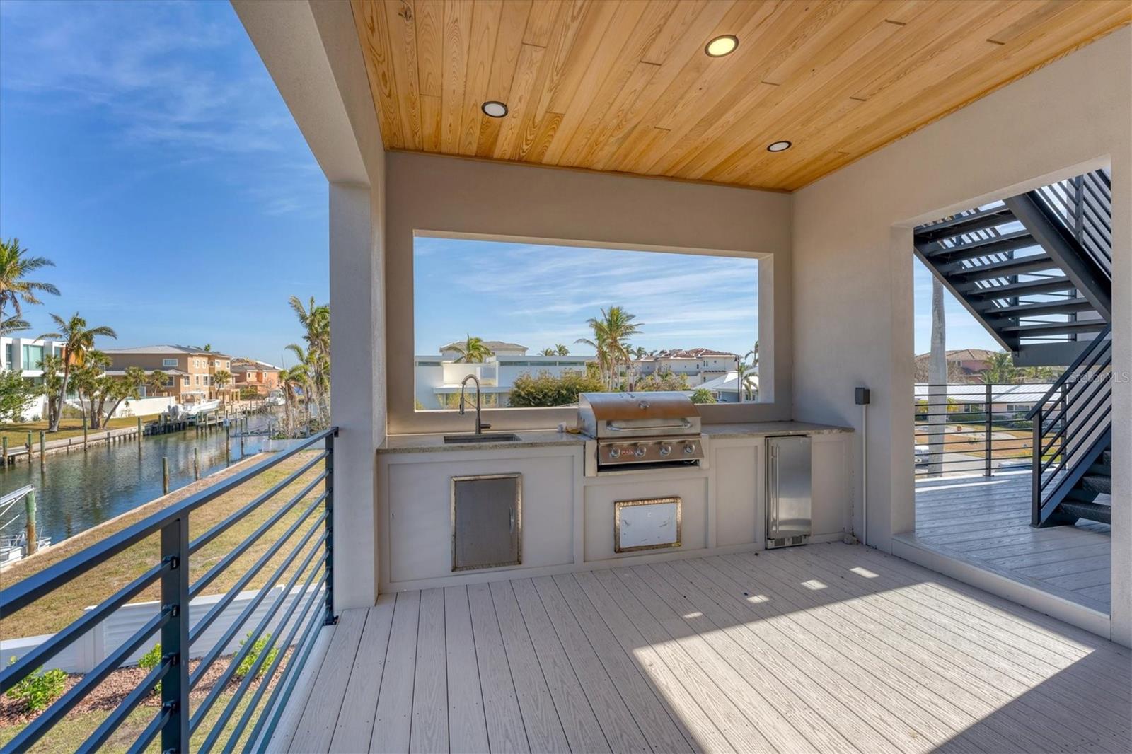 569 ROUNTREE DR, LONGBOAT KEY, FL, 34228