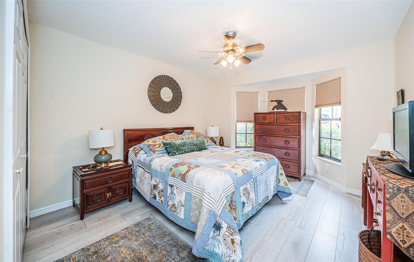 1001 LIVE OAK AVE NE, ST PETERSBURG, FL, 33703