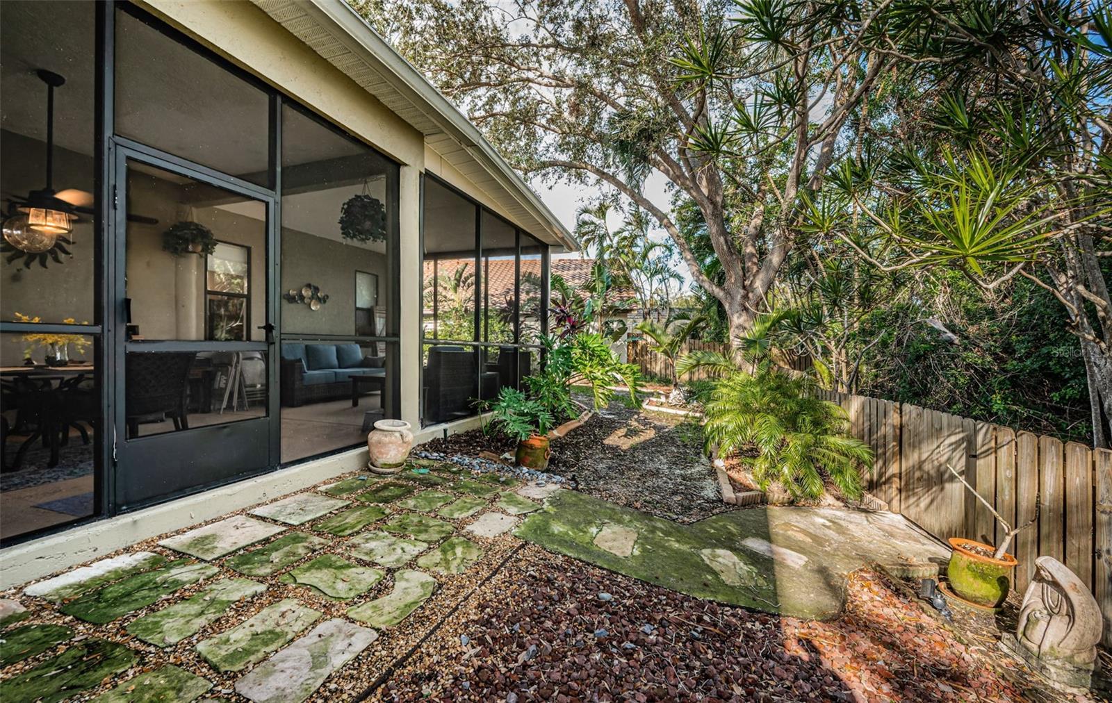 1001 LIVE OAK AVE NE, ST PETERSBURG, FL, 33703