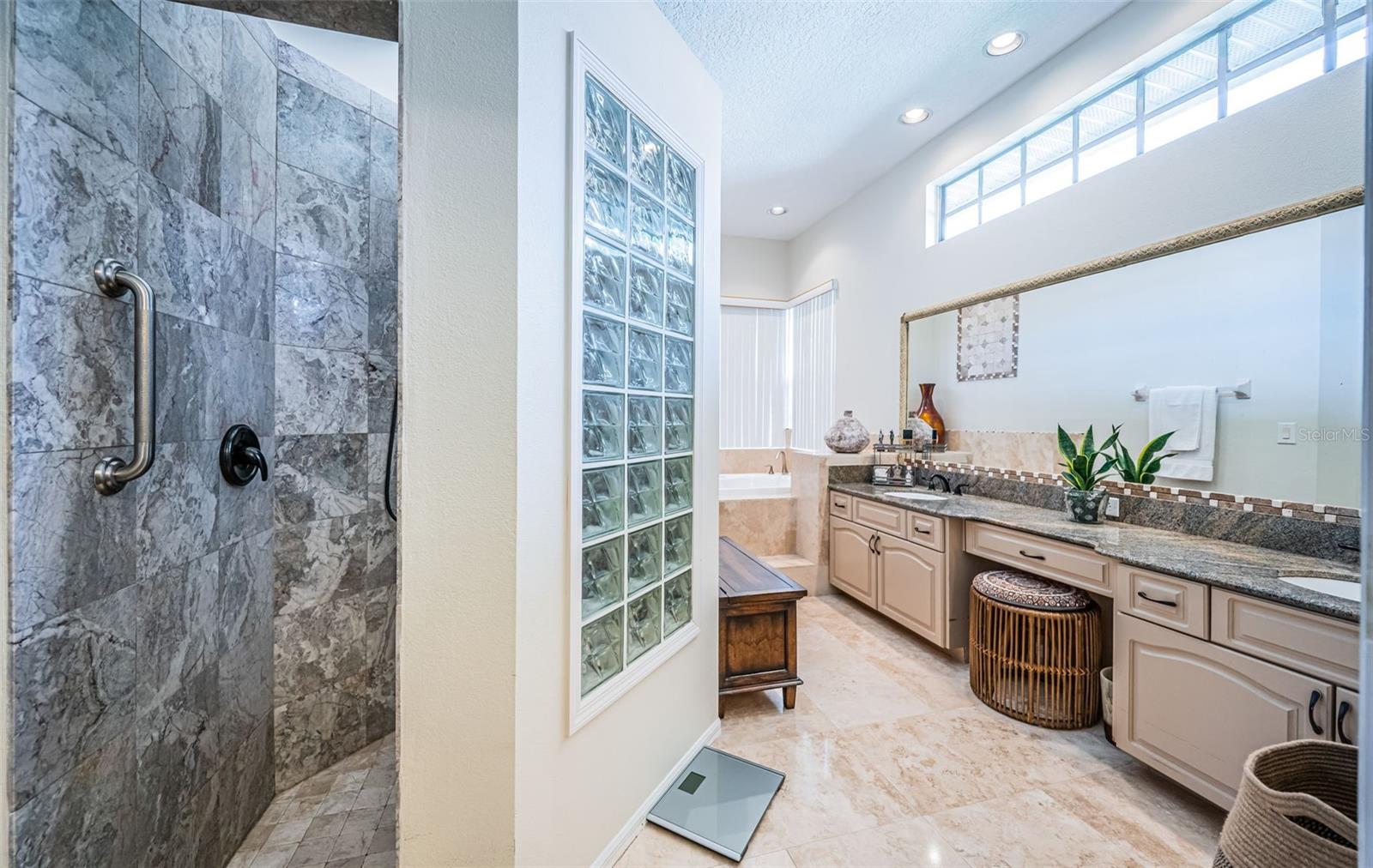 1001 LIVE OAK AVE NE, ST PETERSBURG, FL, 33703