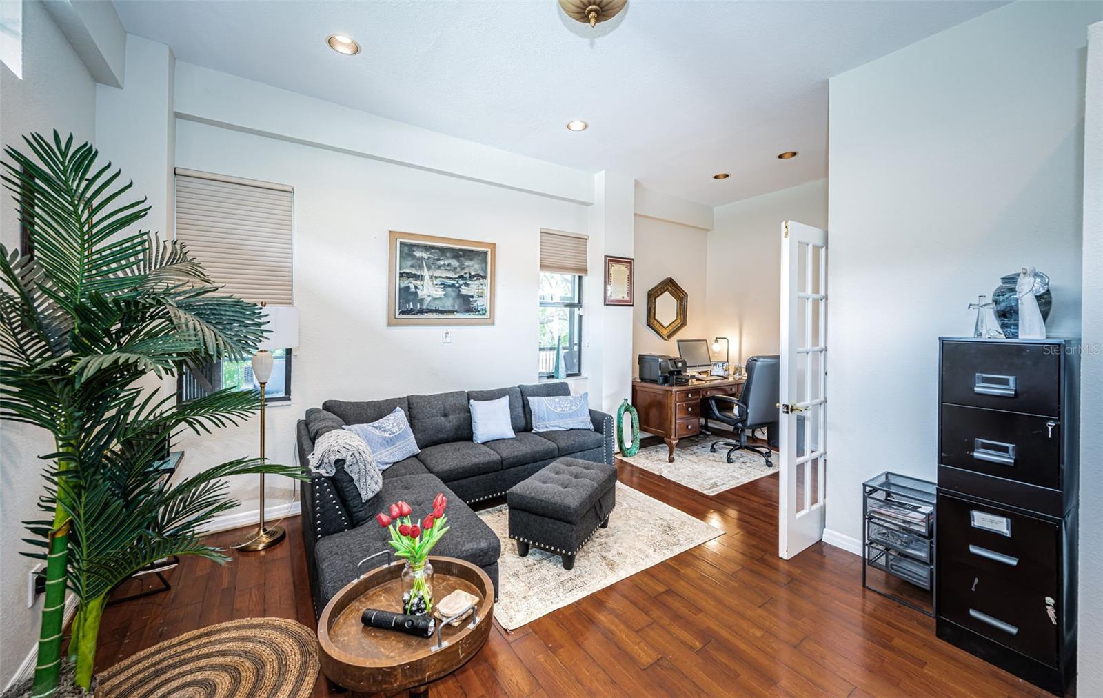 1001 LIVE OAK AVE NE, ST PETERSBURG, FL, 33703