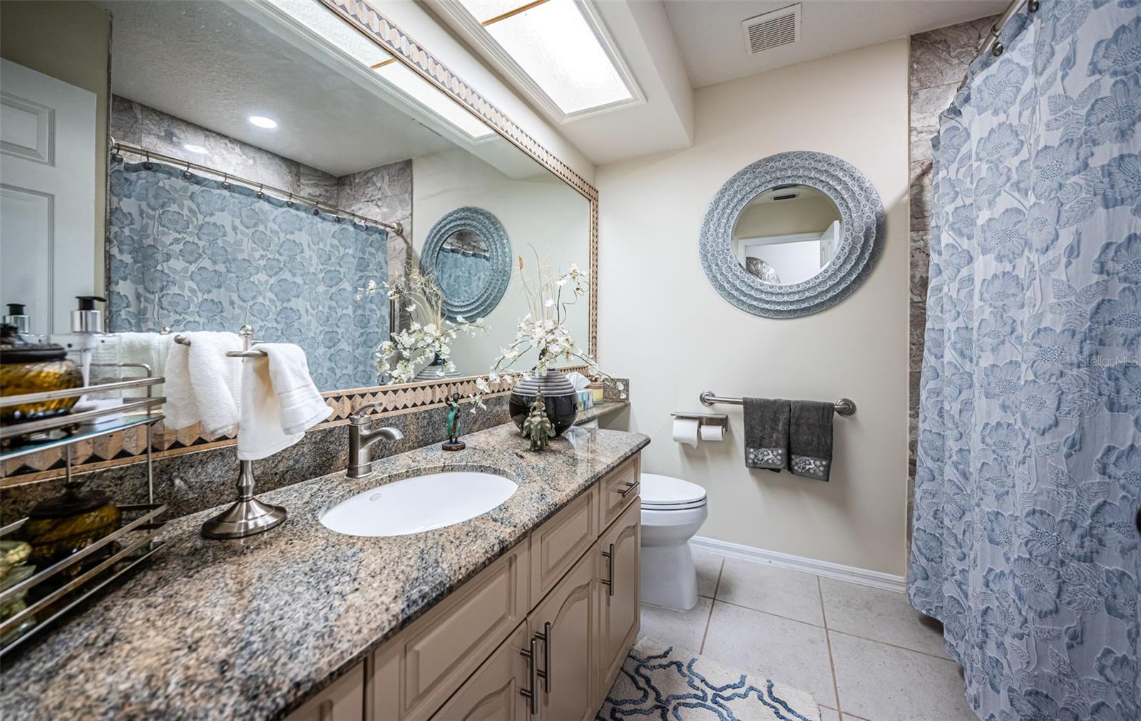 1001 LIVE OAK AVE NE, ST PETERSBURG, FL, 33703