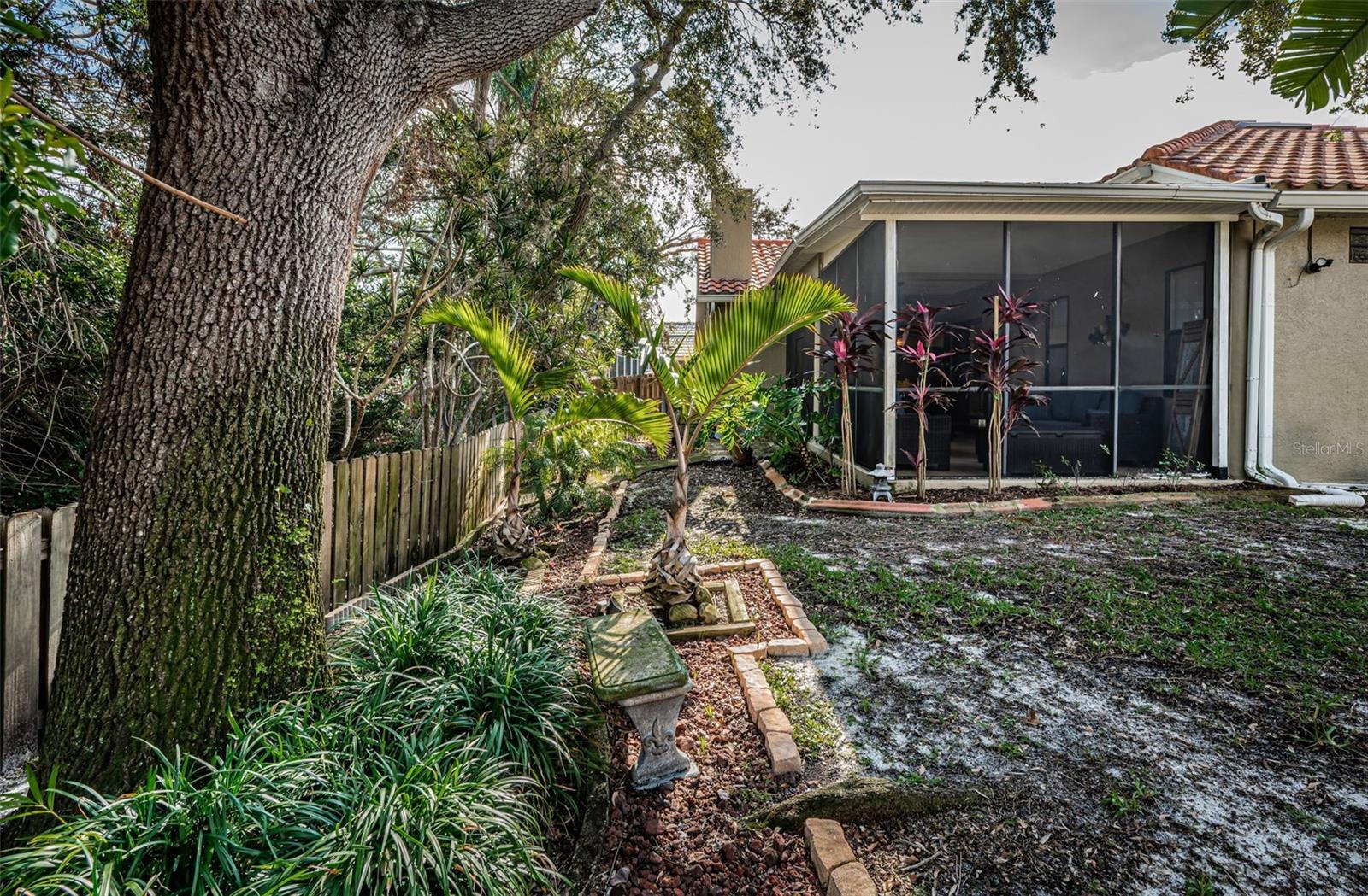 1001 LIVE OAK AVE NE, ST PETERSBURG, FL, 33703