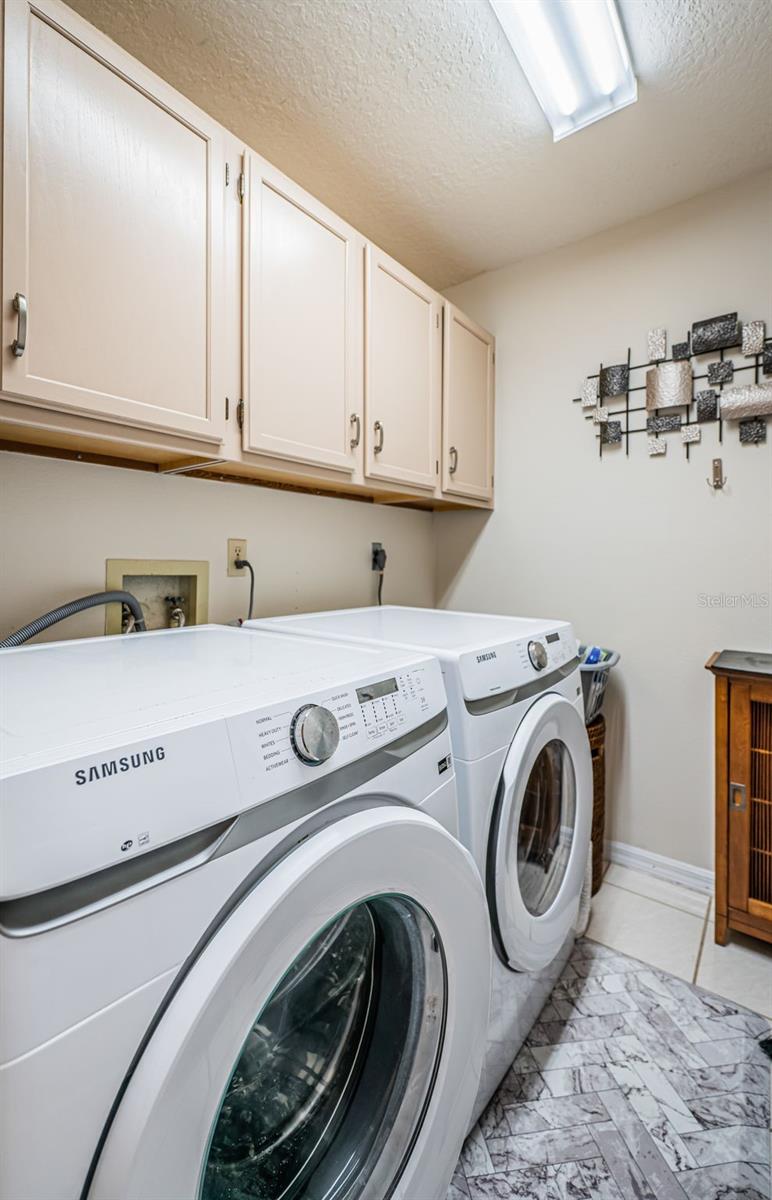 1001 LIVE OAK AVE NE, ST PETERSBURG, FL, 33703