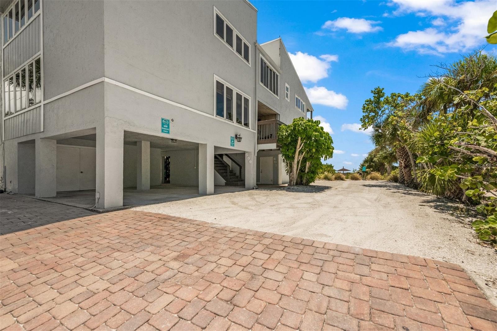 600/602 BEACH RD #1 & 2, SARASOTA, FL, 34242