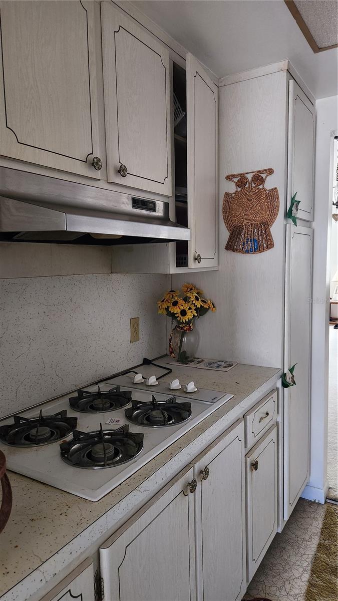 TB8337497 Property Photo