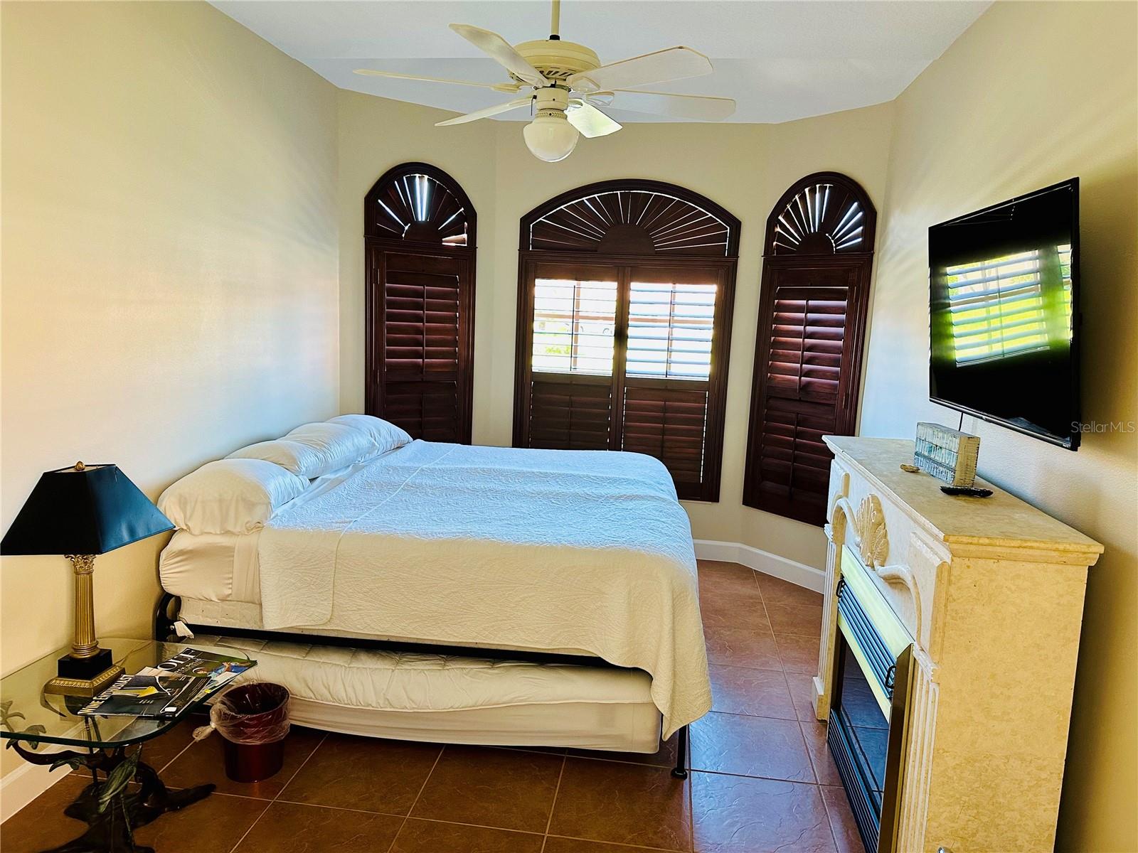 202 SAND KEY ESTATES DR, CLEARWATER BEACH, FL, 33767