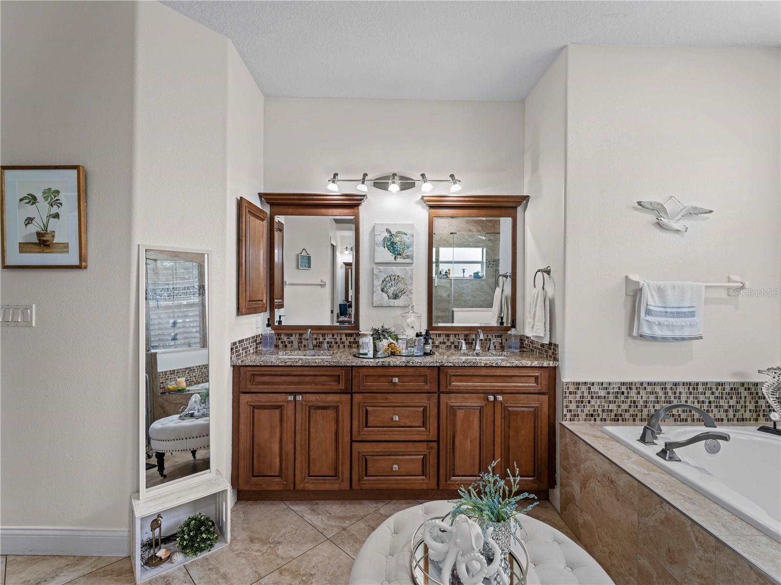 8107 HIGH OAKS TRL, MYAKKA CITY, FL, 34251