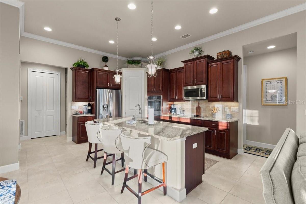 702 WOODBRIDGE CT, ORMOND BEACH, FL, 32174