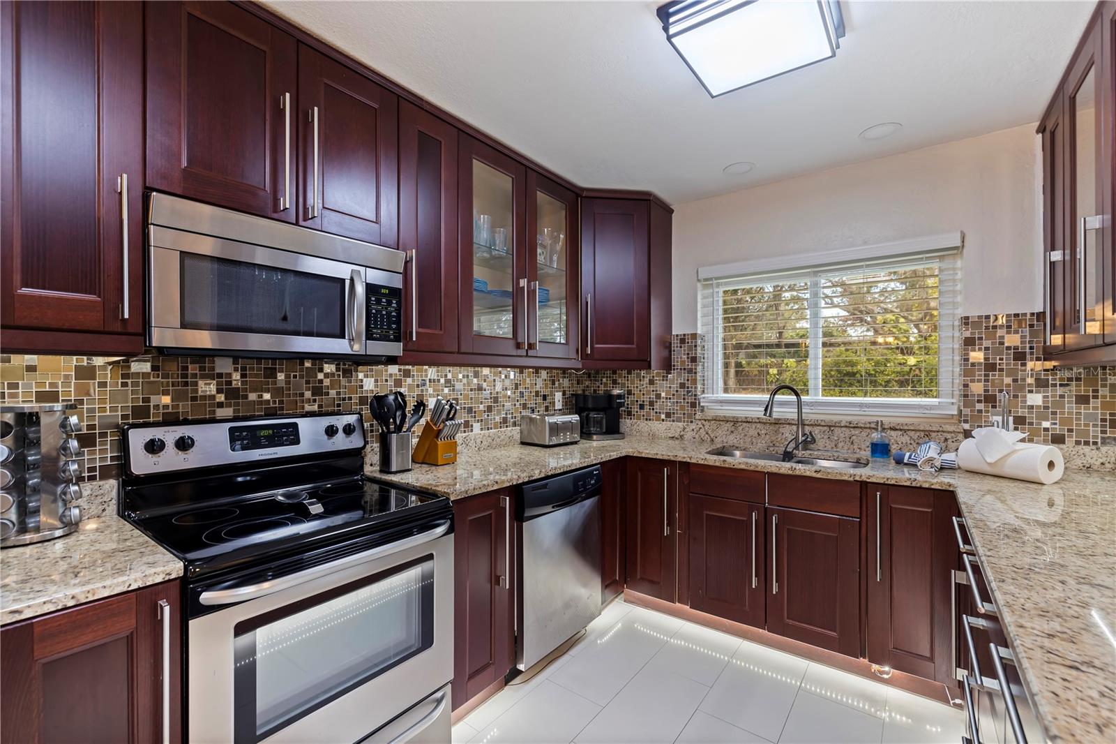 3282 HONEYSUCKLE RD, LARGO, FL, 33770