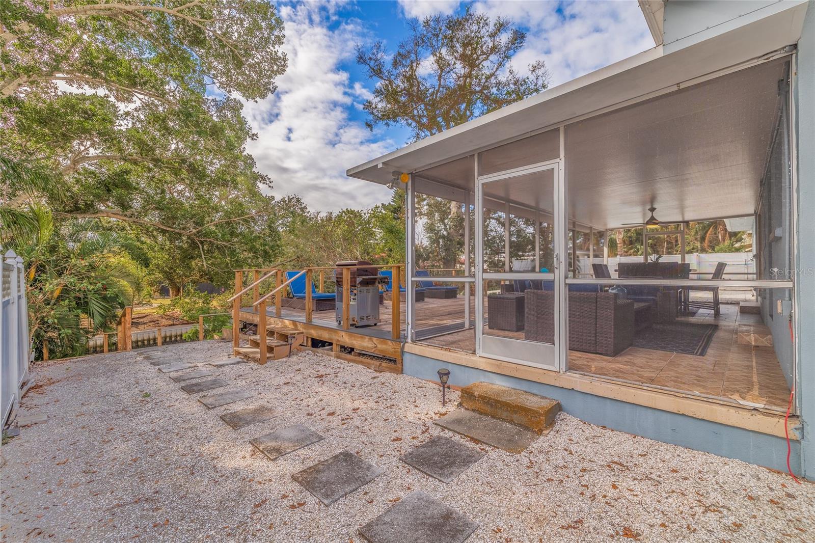 3282 HONEYSUCKLE RD, LARGO, FL, 33770