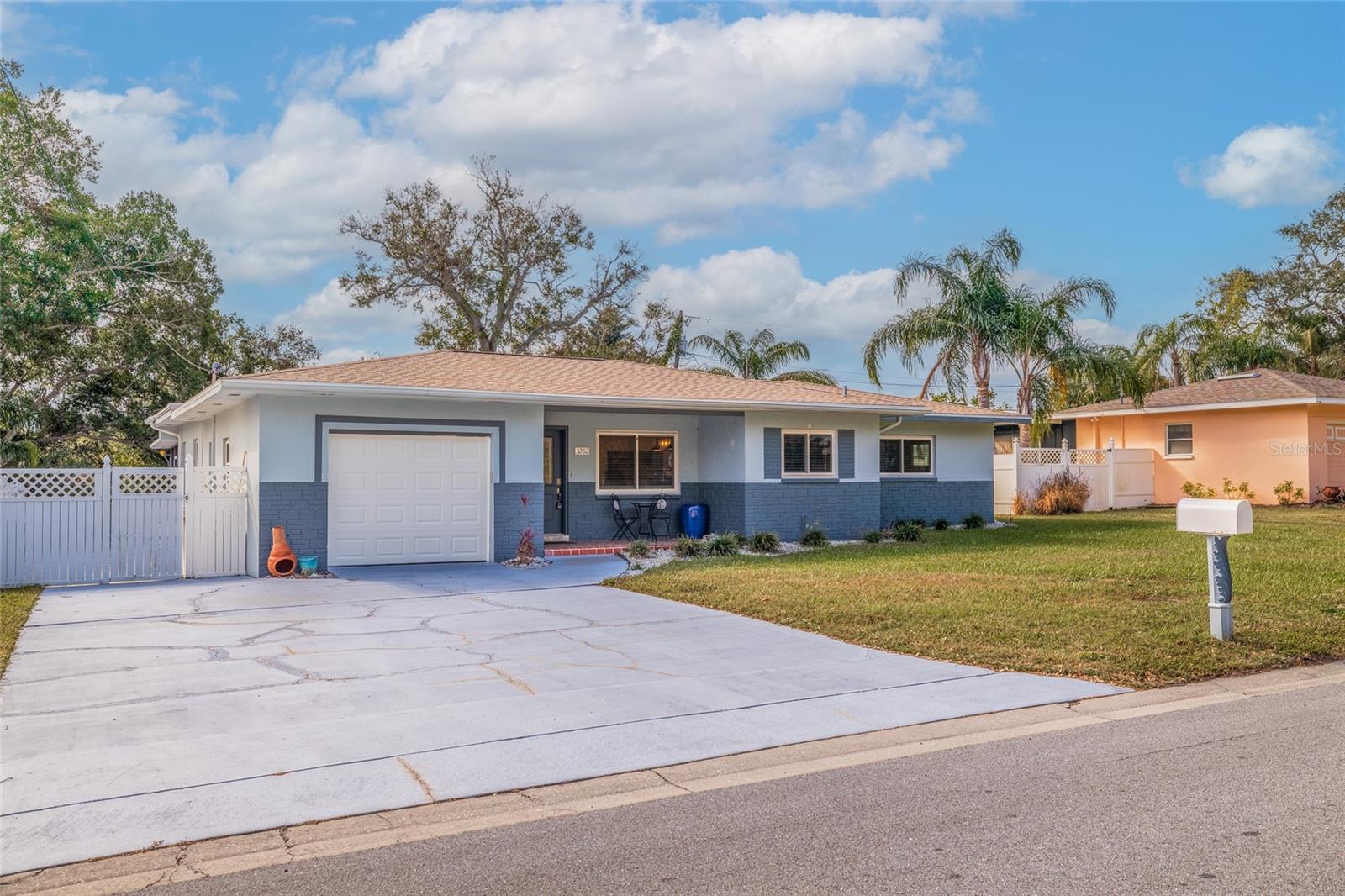 3282 HONEYSUCKLE RD, LARGO, FL, 33770