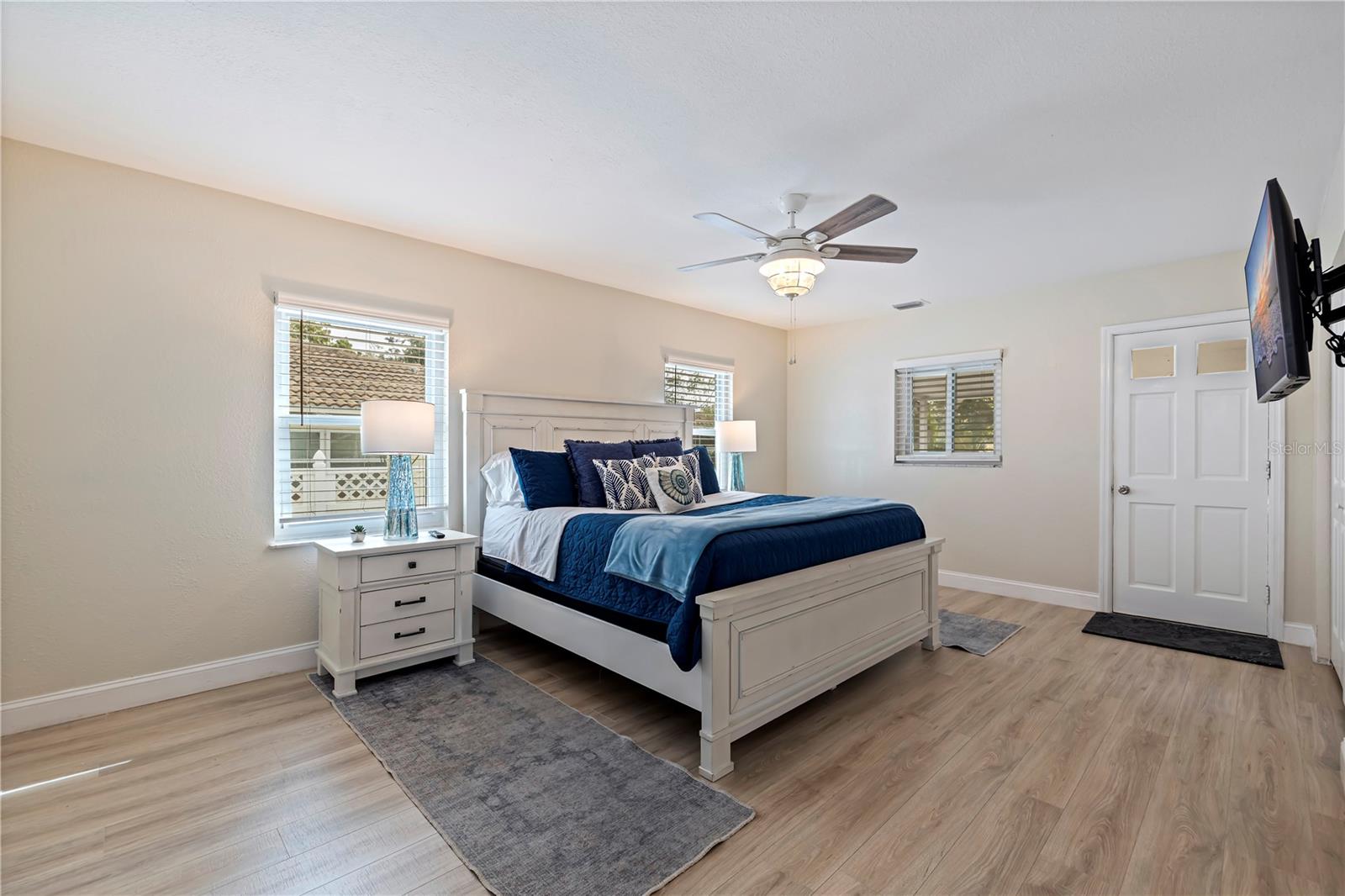 3282 HONEYSUCKLE RD, LARGO, FL, 33770
