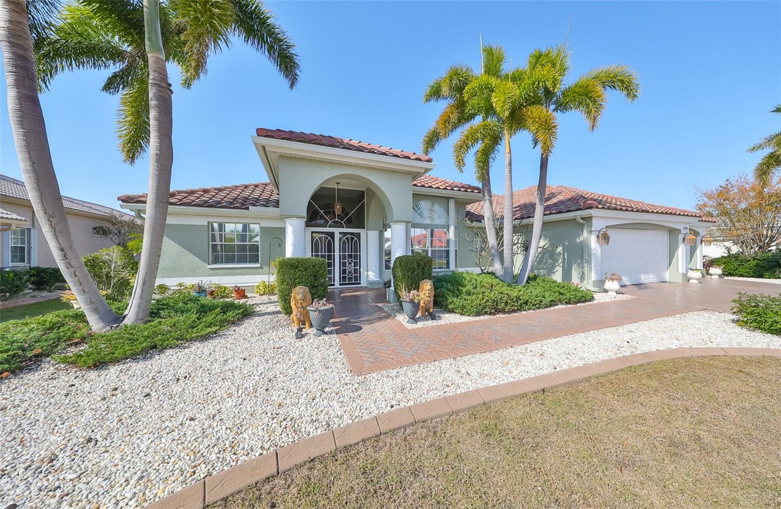 1120 SIGNATURE DR, SUN CITY CENTER, FL, 33573