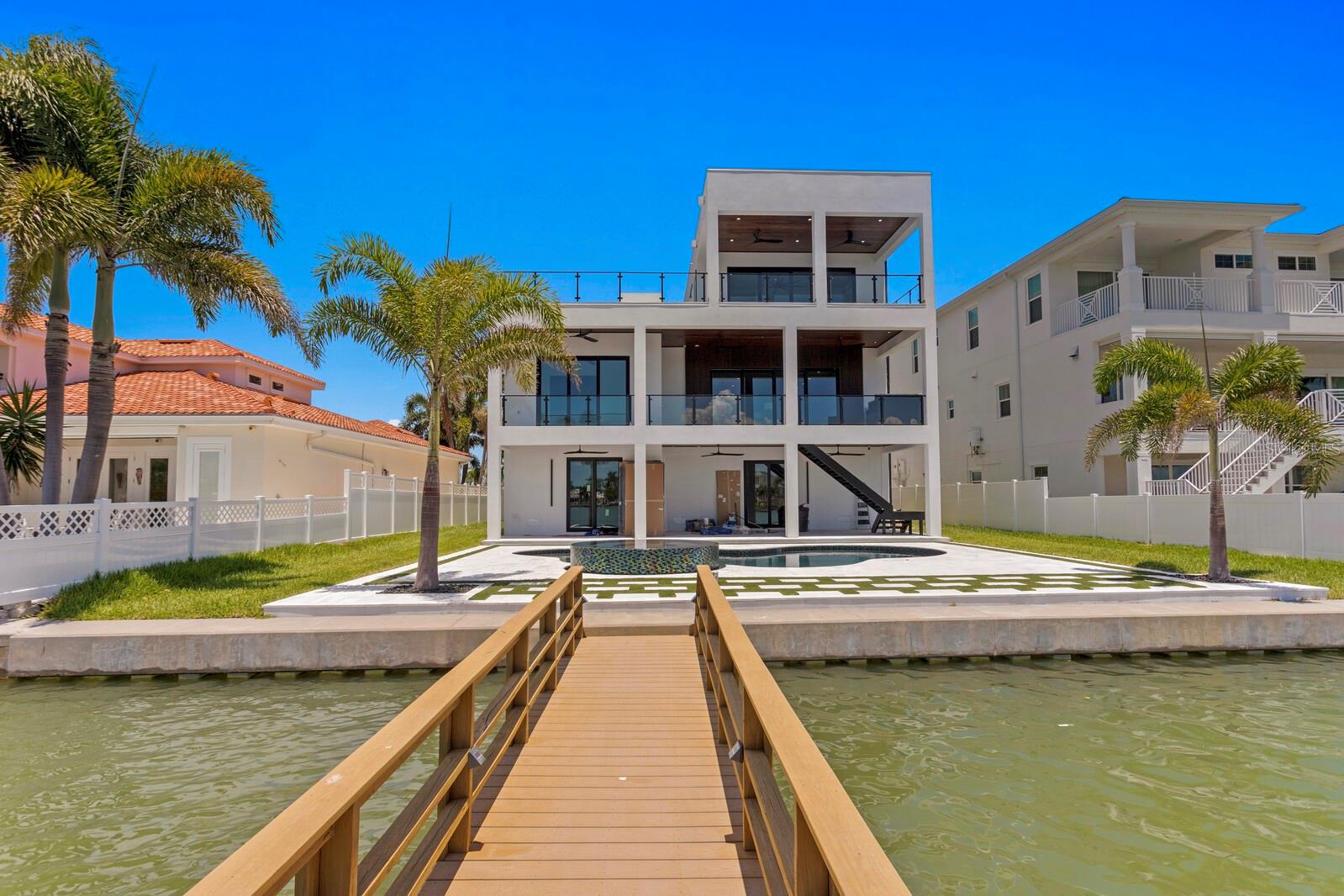 17059 DOLPHIN DR, NORTH REDINGTON BEACH, FL, 33708